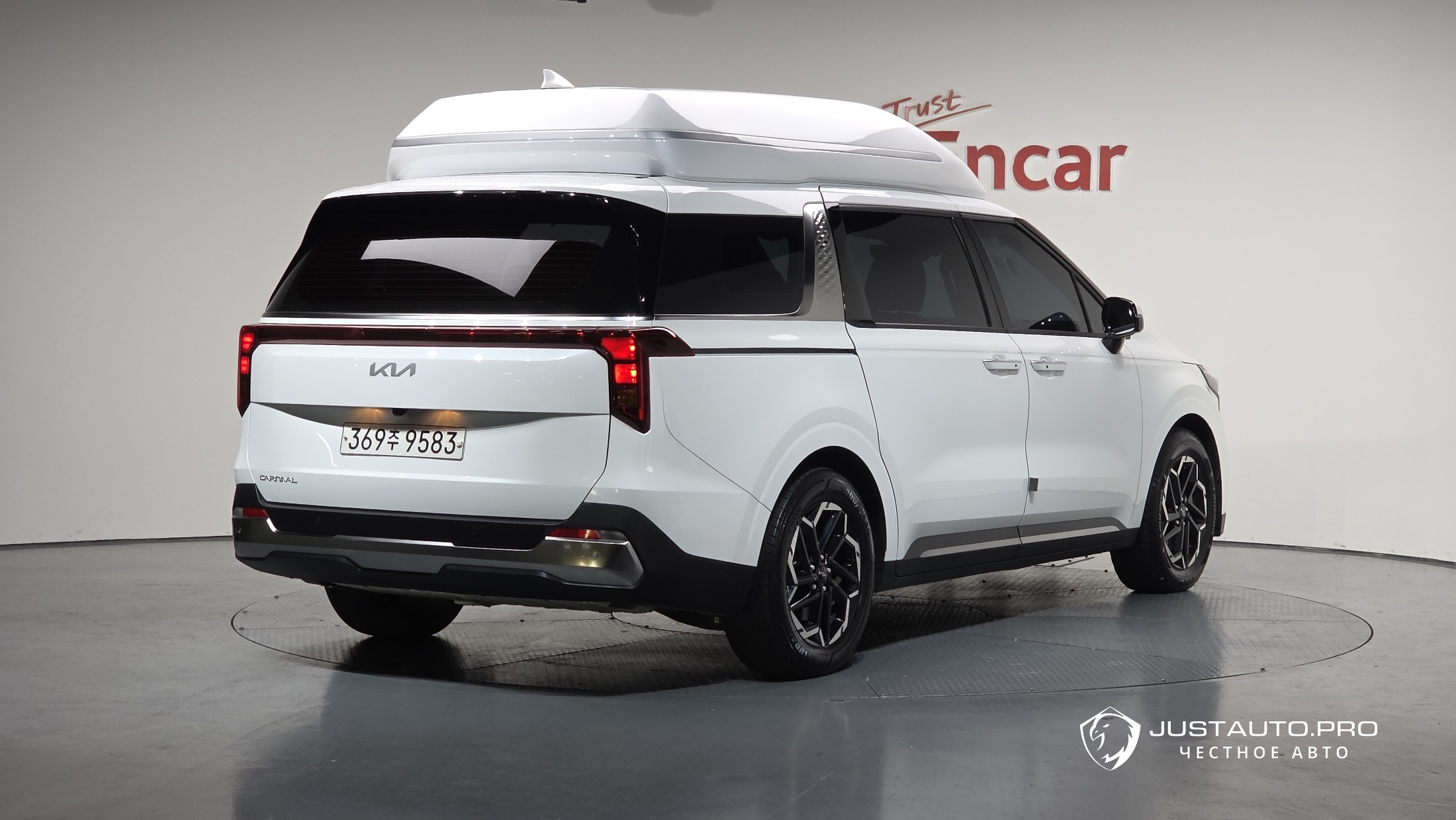 Автомобиль Kia Canival