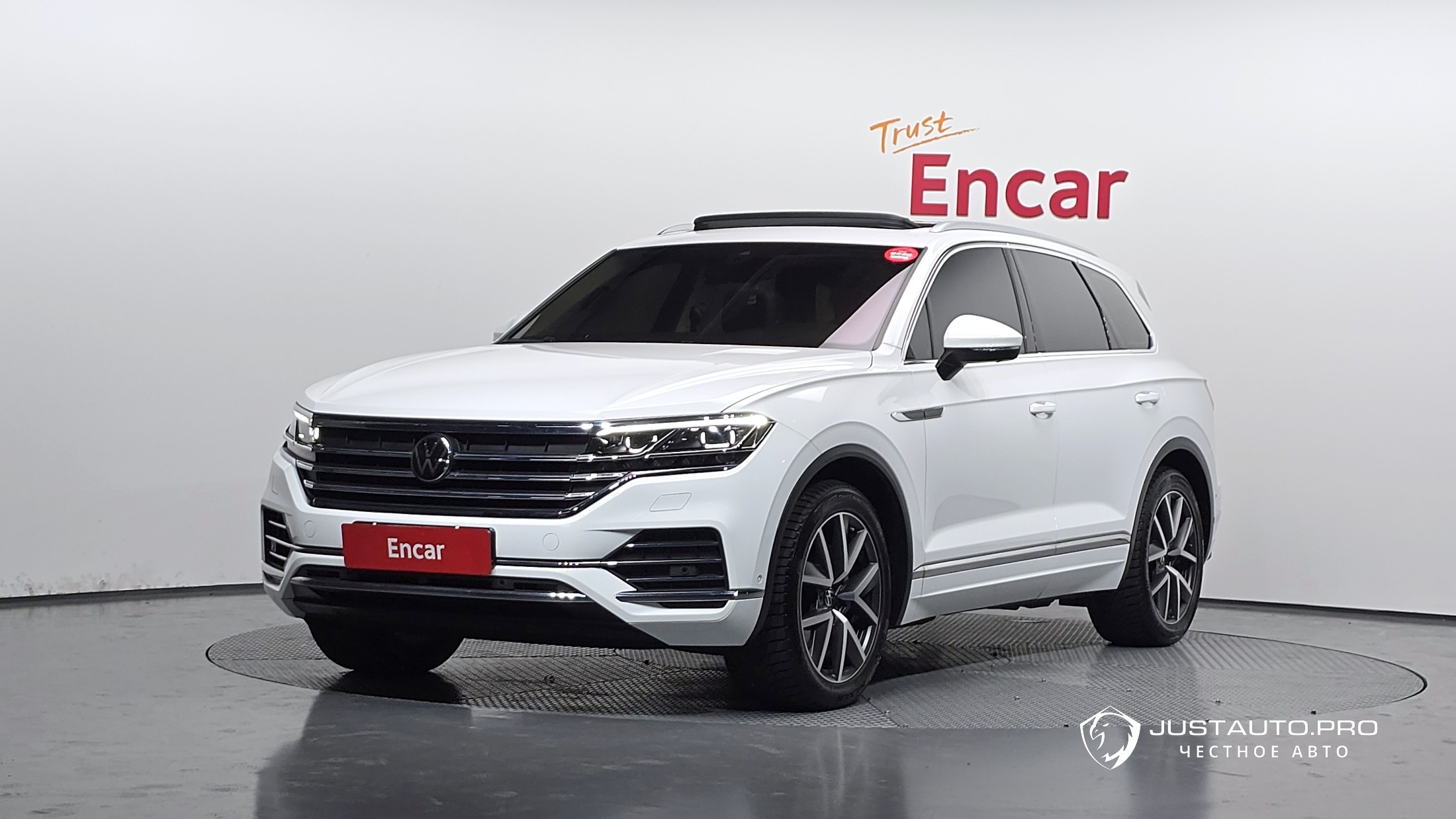 Автомобиль Volkswagen Touareg