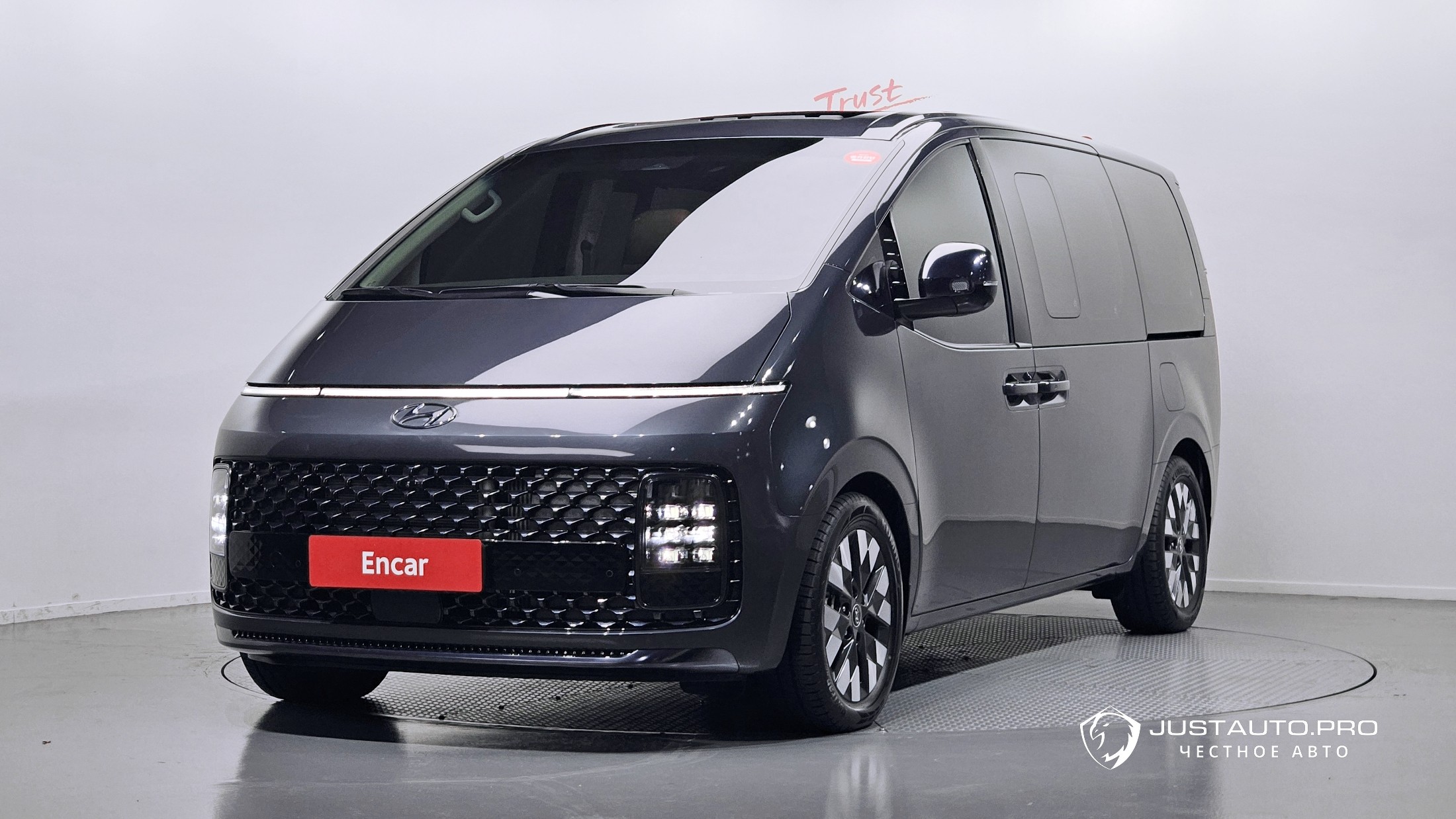 Автомобиль Hyundai Staria