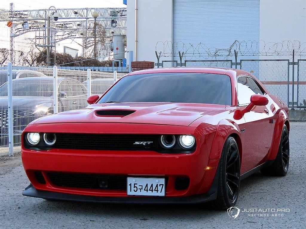 Автомобиль Dodge Challenger