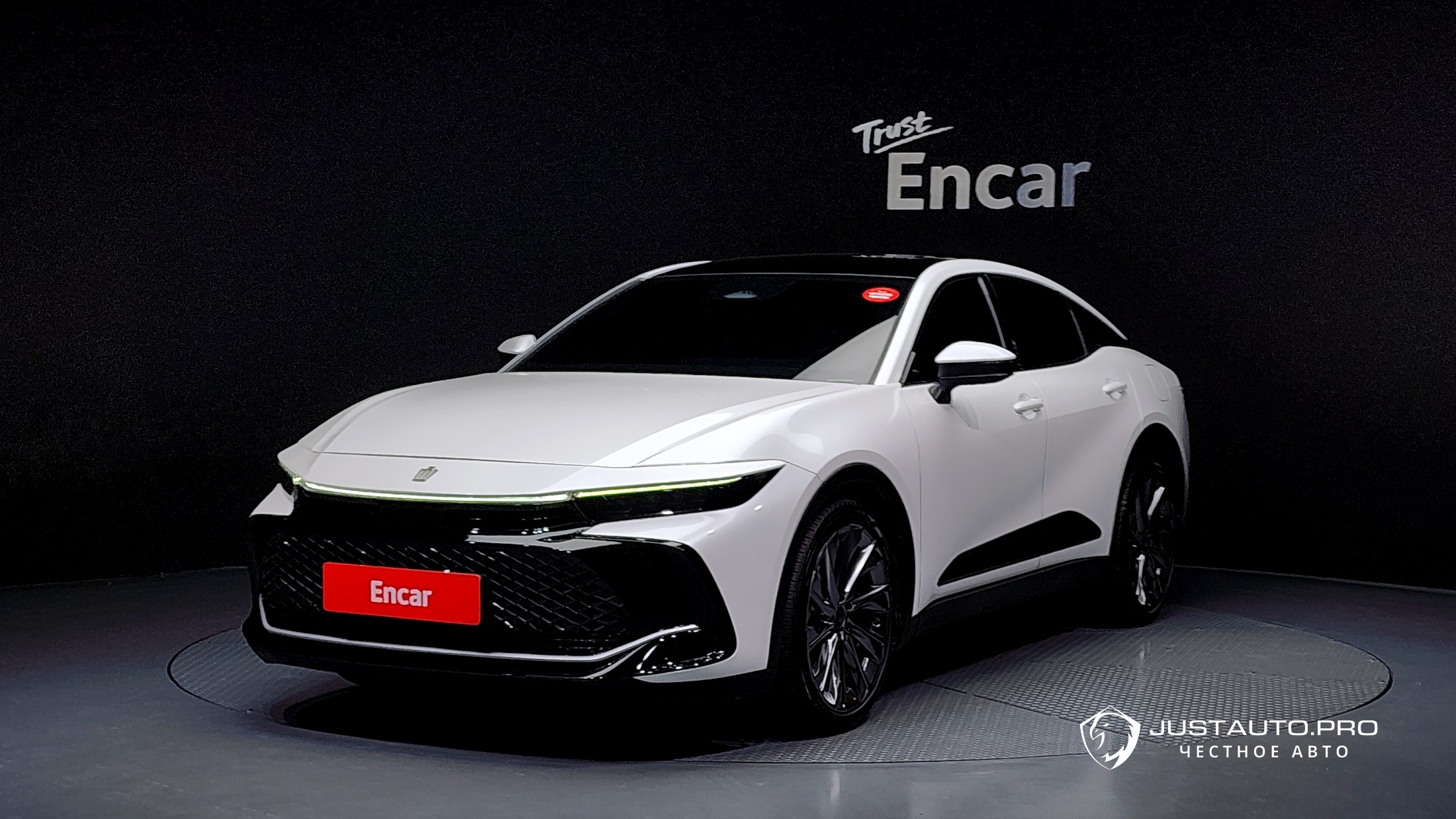 Автомобиль Toyota Crown