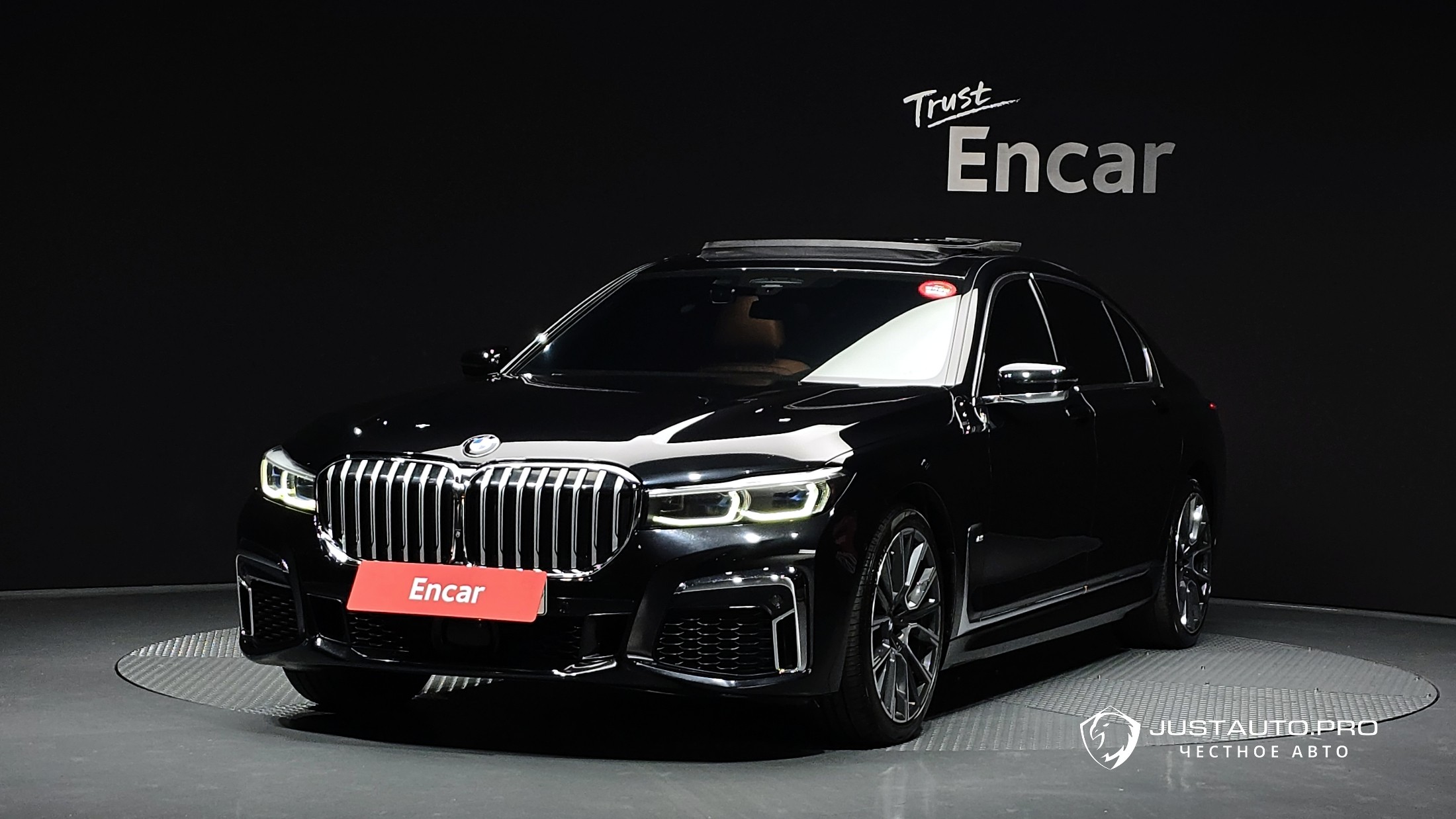 Автомобиль BMW 7-Series