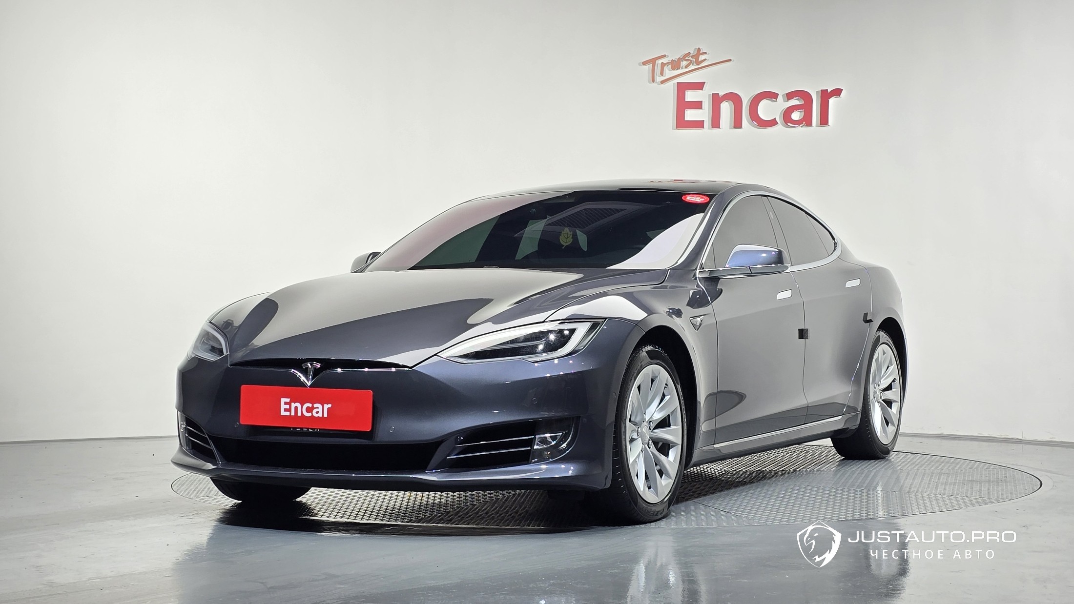 Автомобиль Tesla Model S