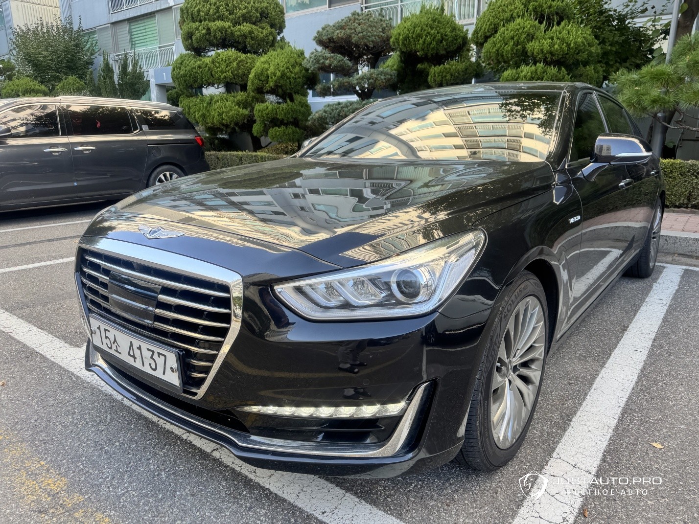 Автомобиль Genesis EQ900