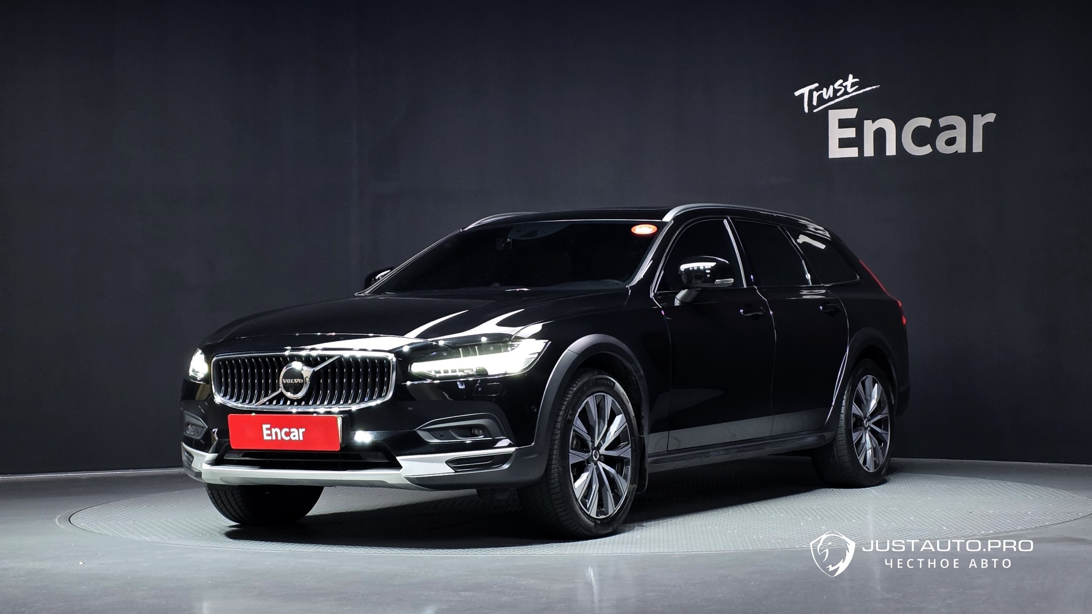 Автомобиль Volvo V90