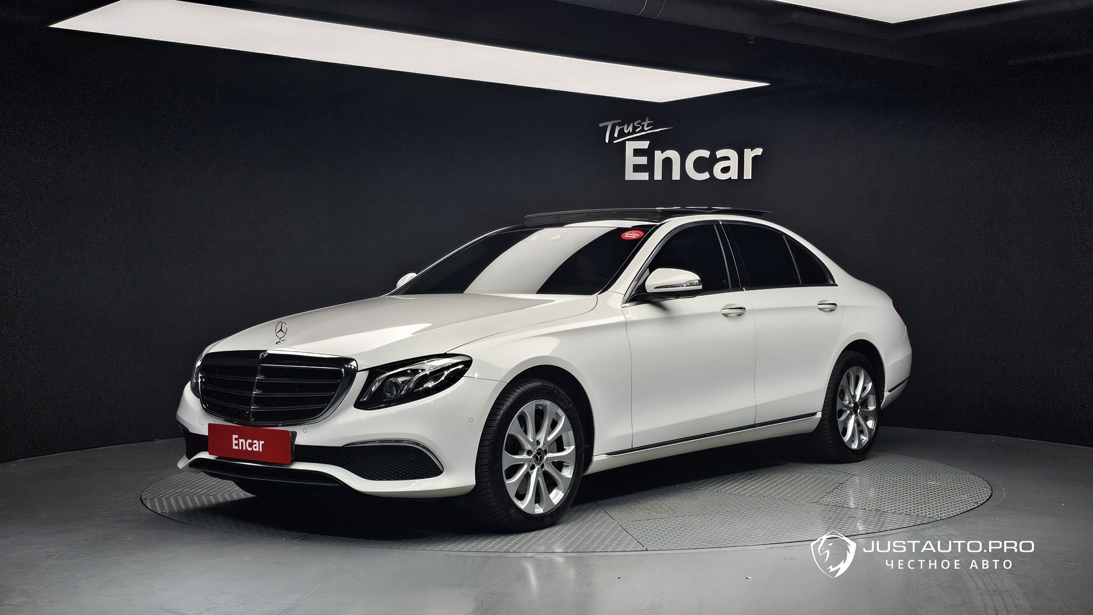 Автомобиль Mercedes-Benz E-Class