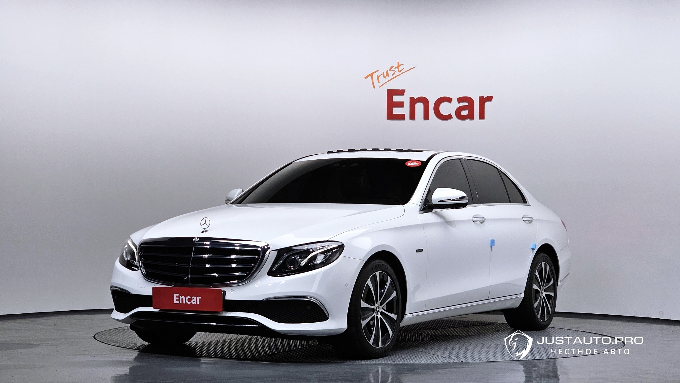 Автомобиль Mercedes-Benz E-Class