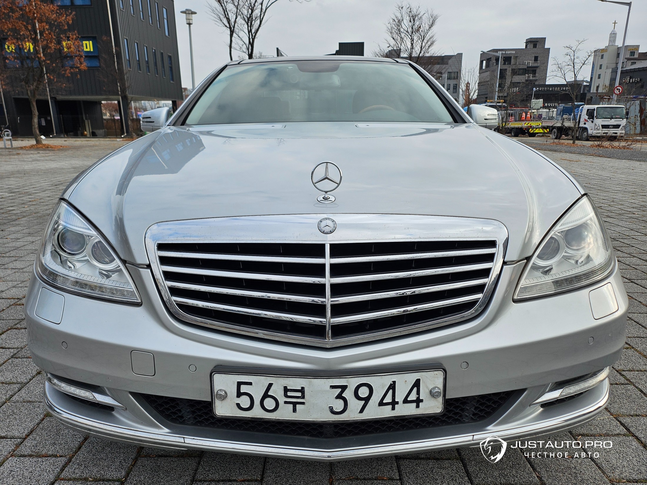 Автомобиль Mercedes-Benz S-Class