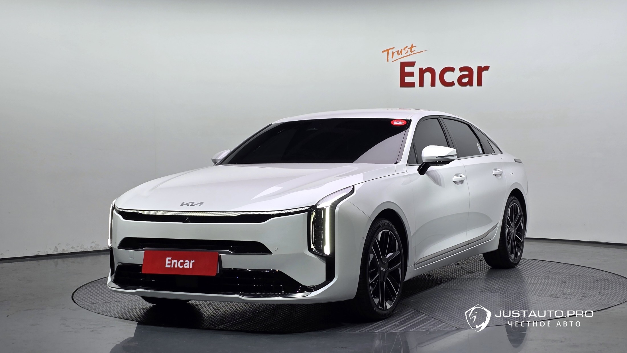 Автомобиль Kia K8