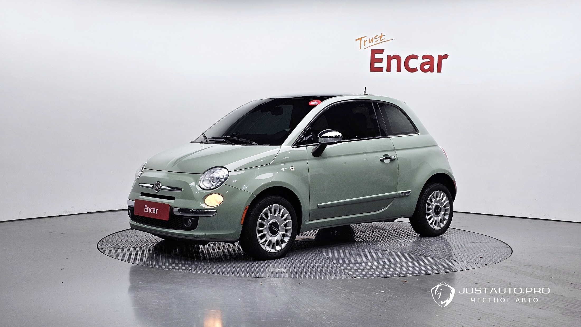 Автомобиль Fiat 500