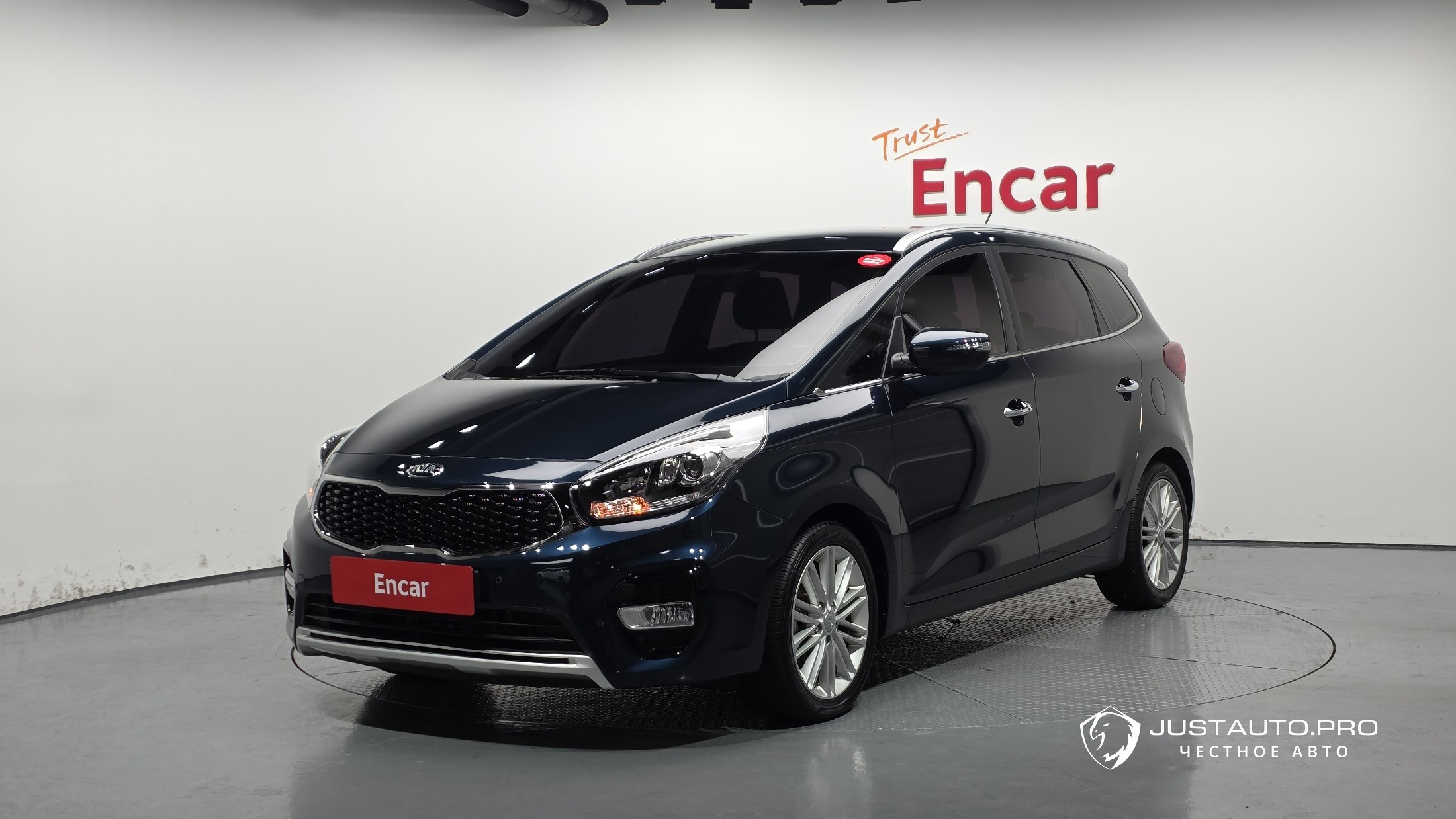 Автомобиль Kia Carens