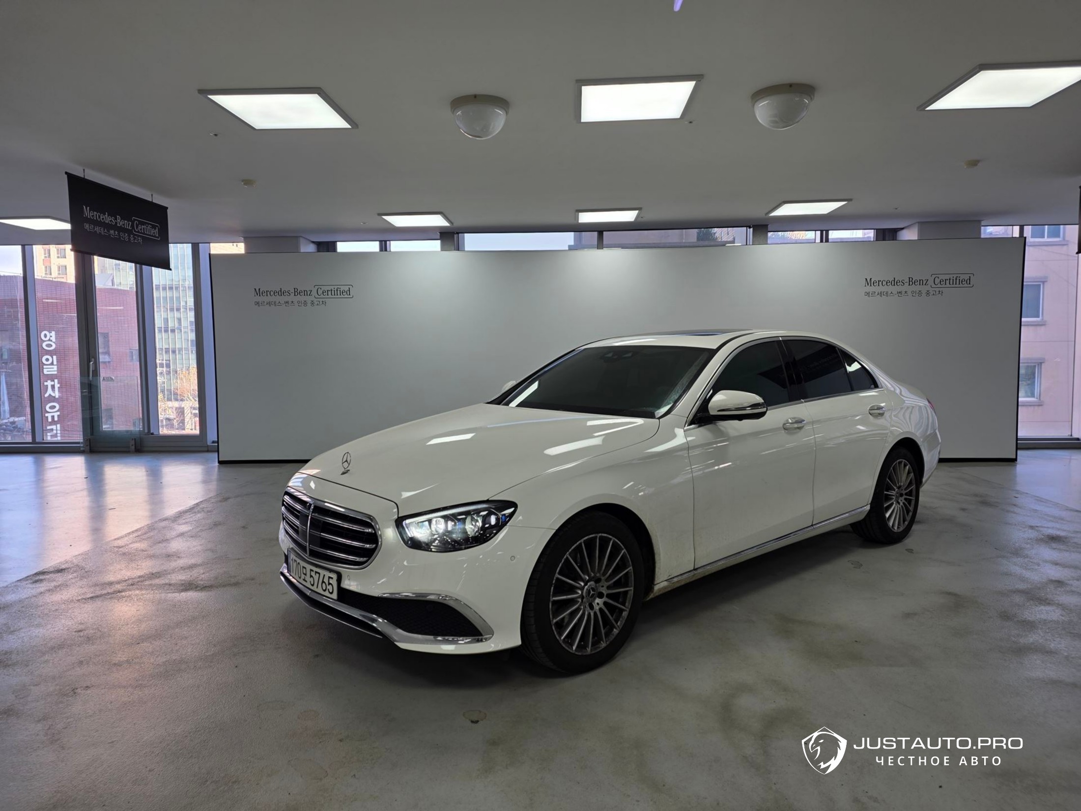 Автомобиль Mercedes-Benz E-Class