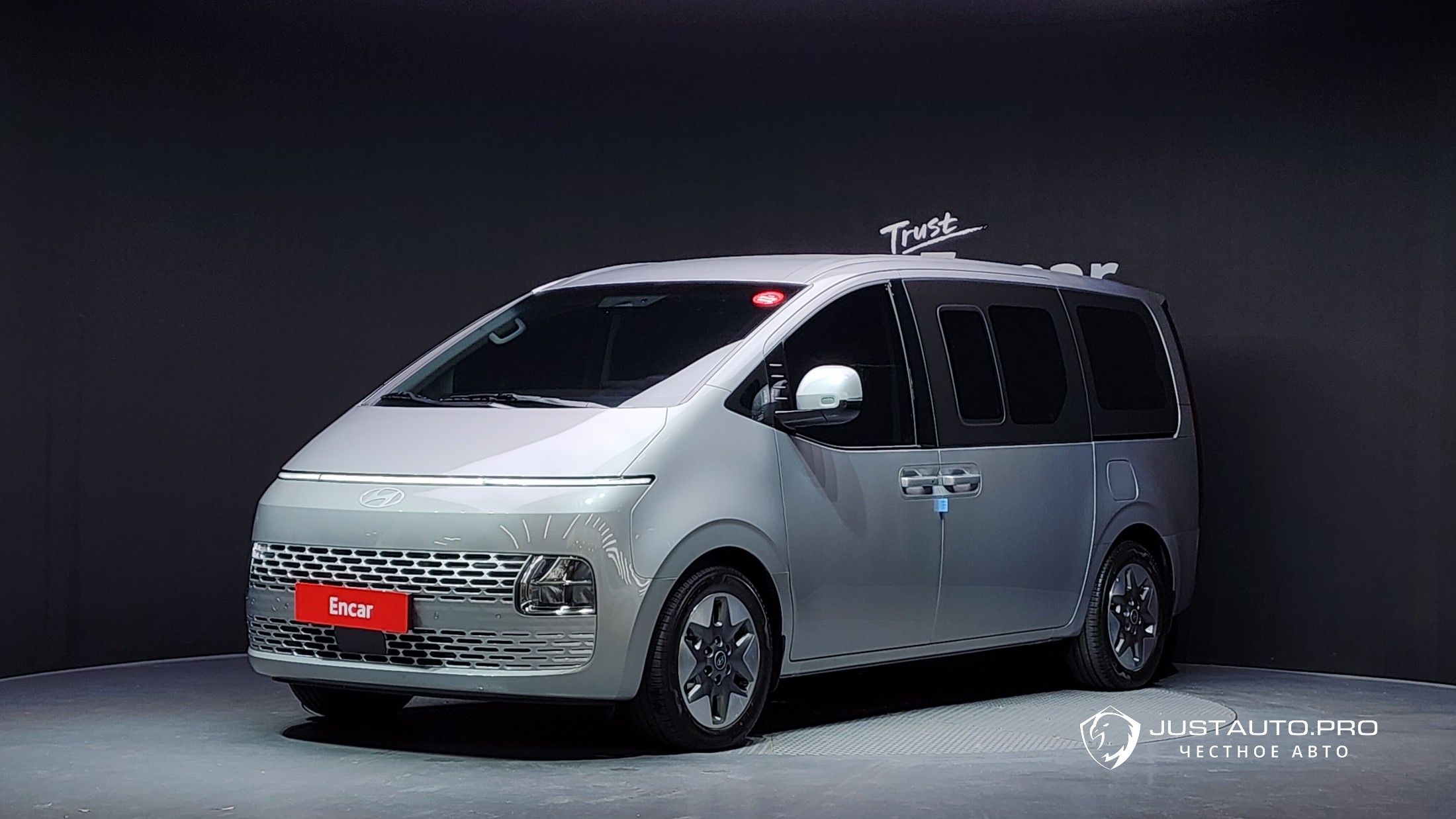 Автомобиль Hyundai Staria