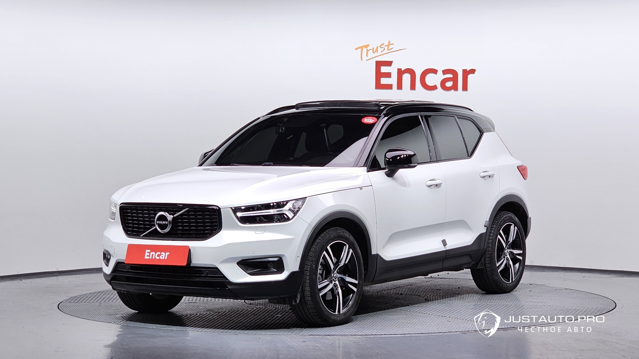 Автомобиль Volvo XC40