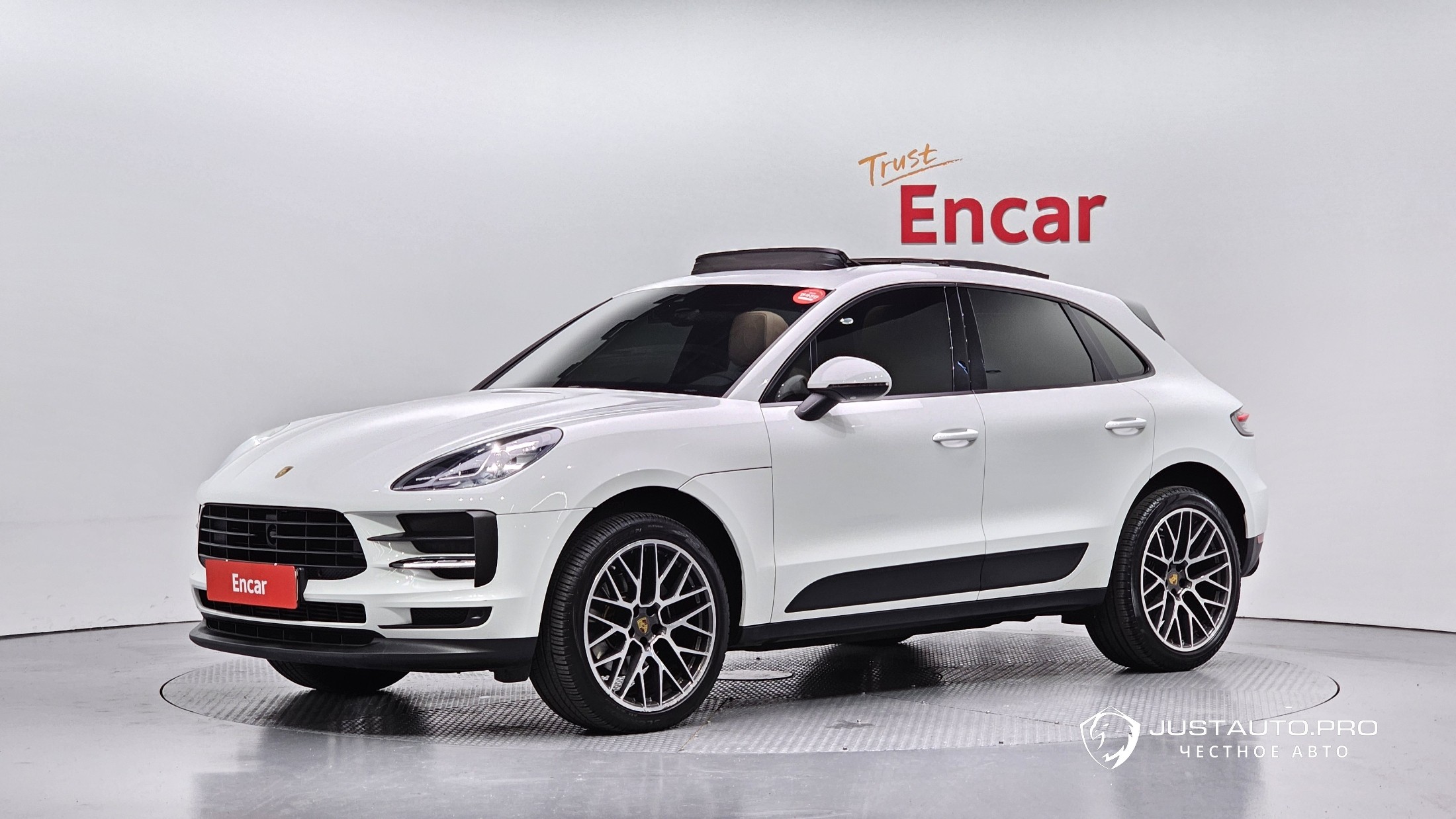 Автомобиль Porsche Macan