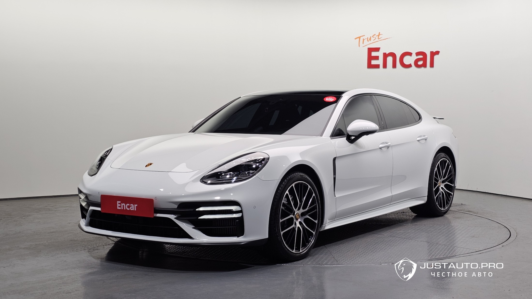 Автомобиль Porsche Panamera