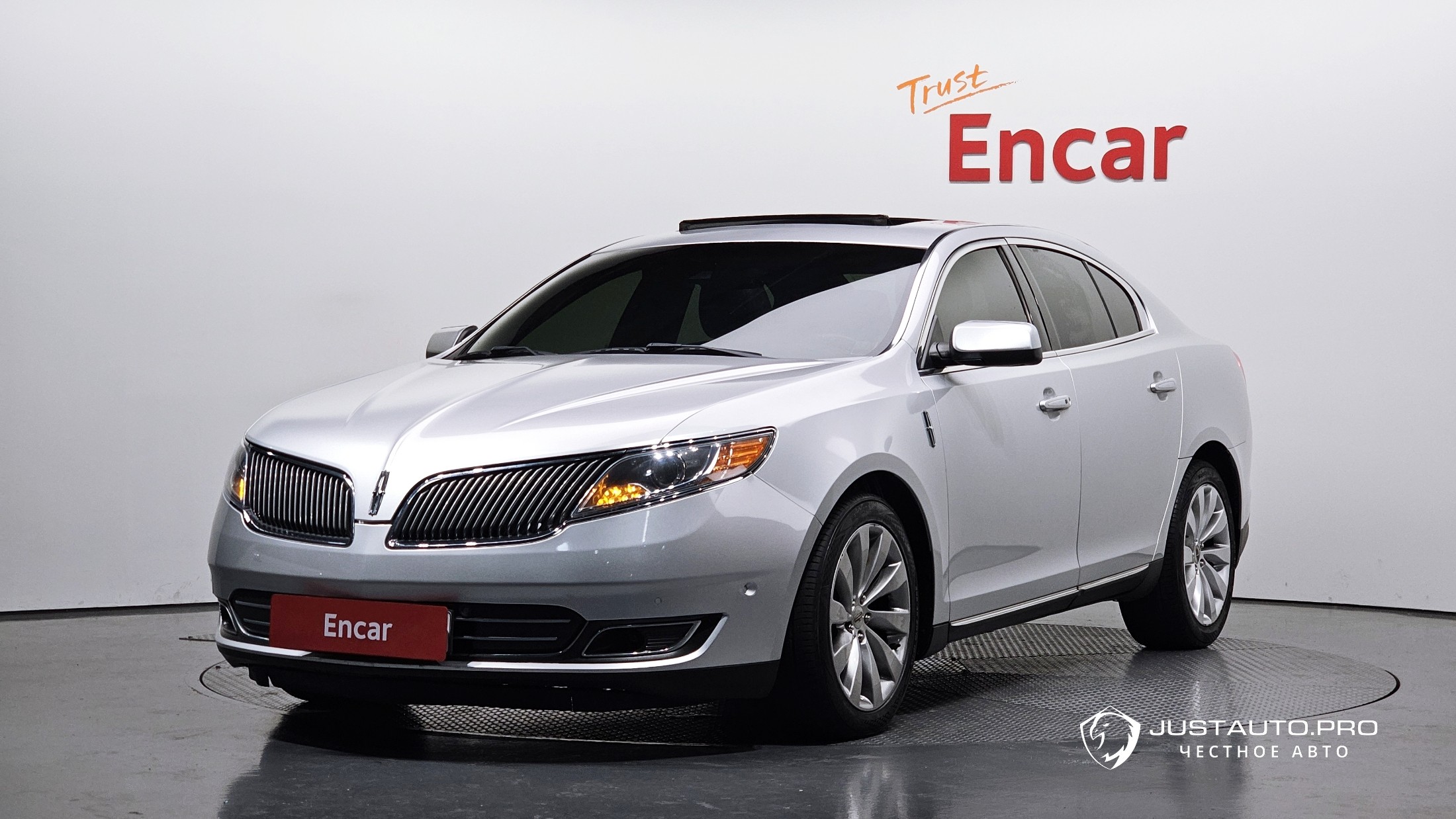 Автомобиль Lincoln MKS