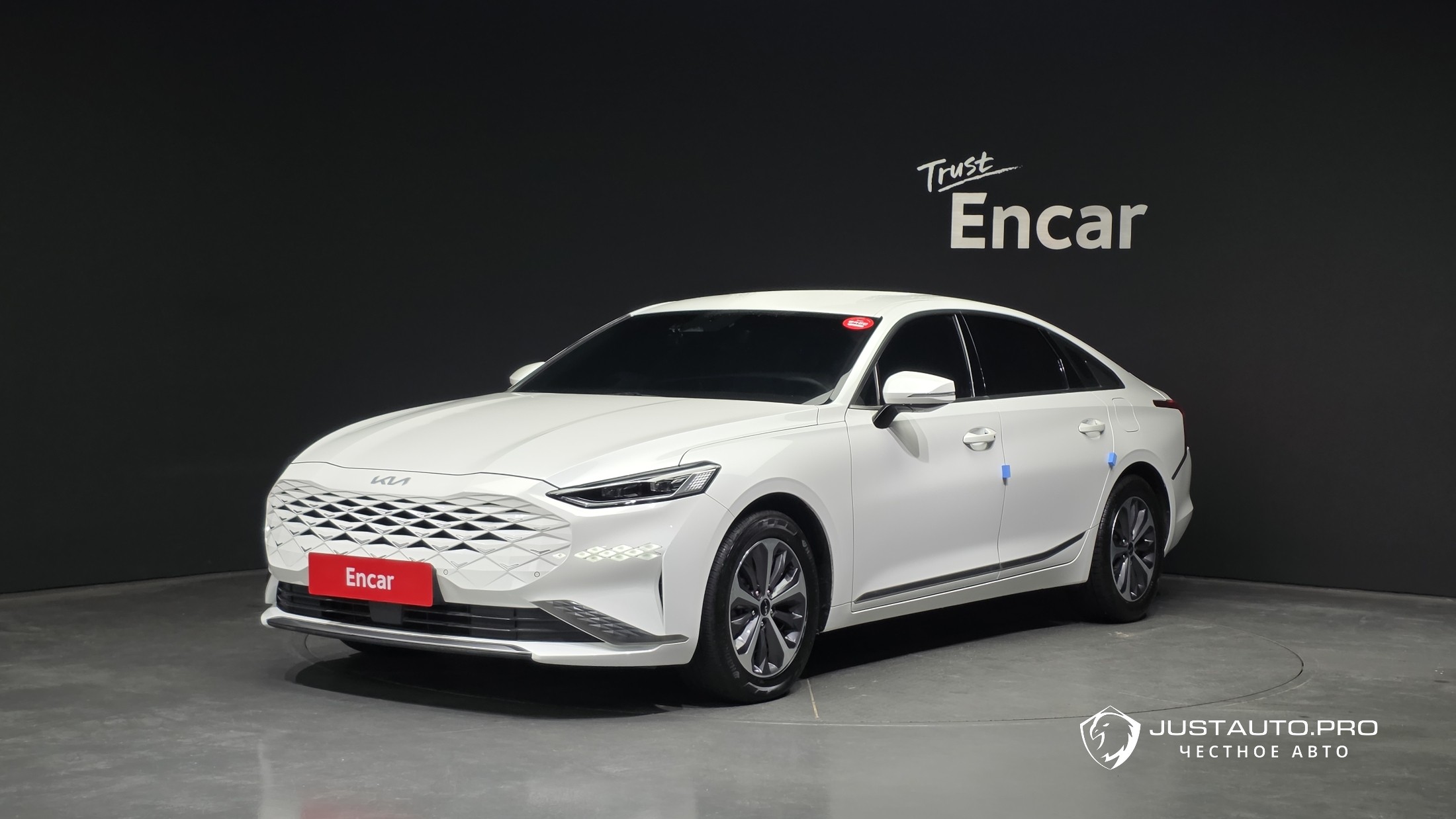 Автомобиль Kia K8