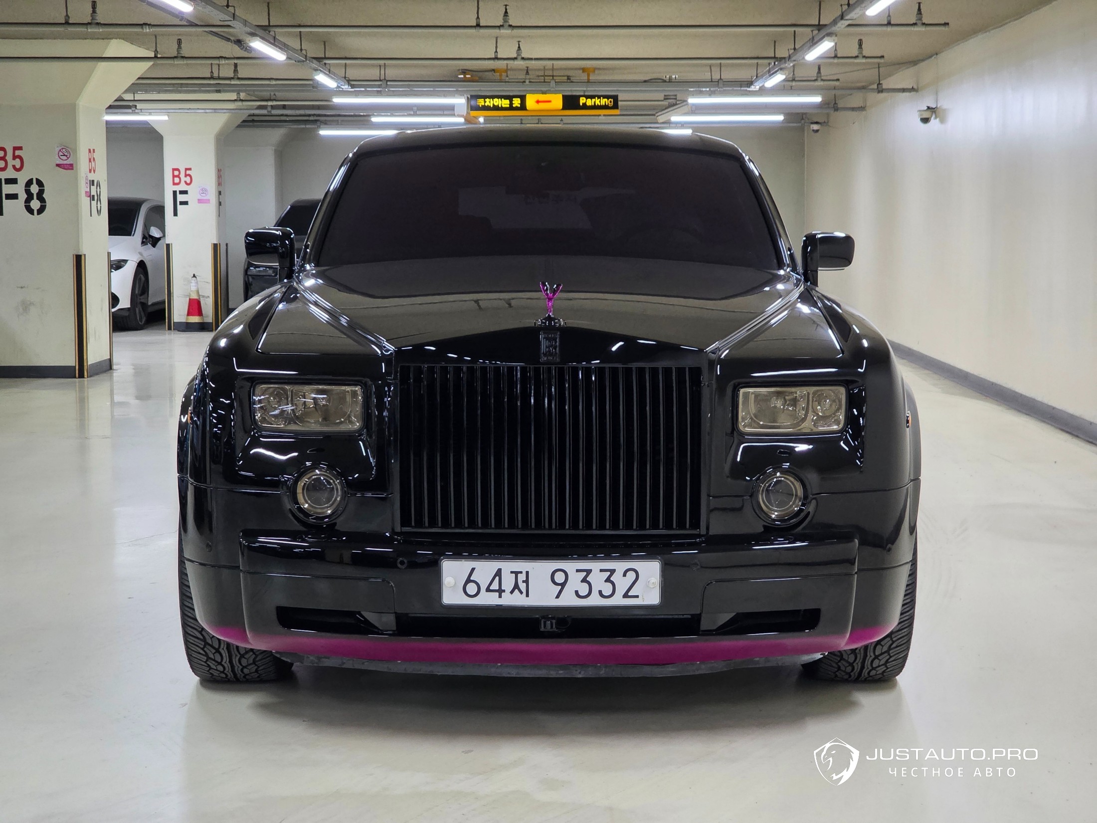 Автомобиль Rolls-Royce Phantom