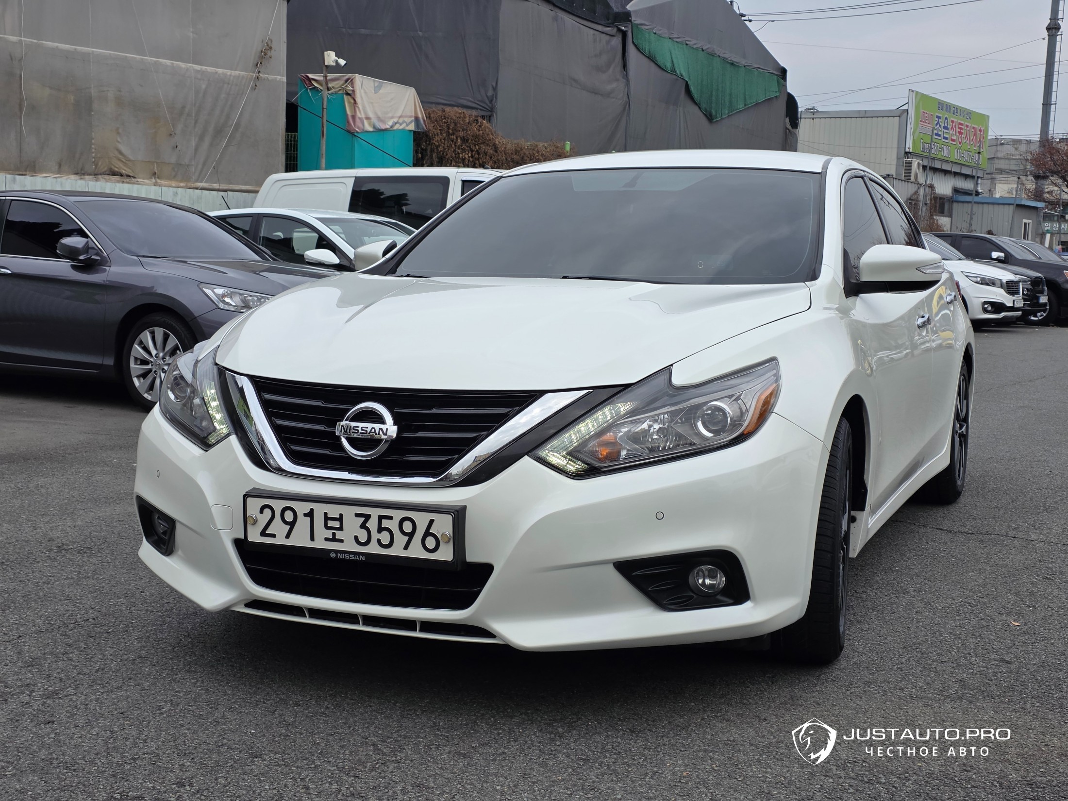 Автомобиль Nissan Altima