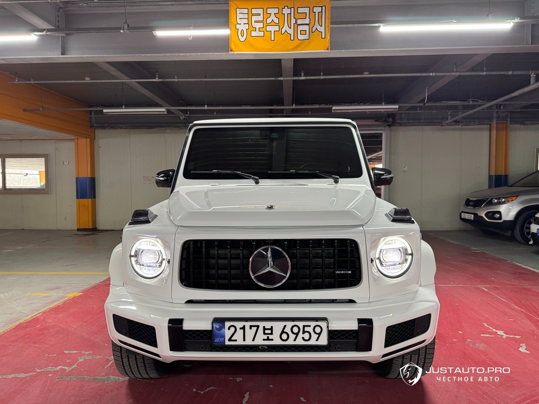 Автомобиль Mercedes-Benz G-Class