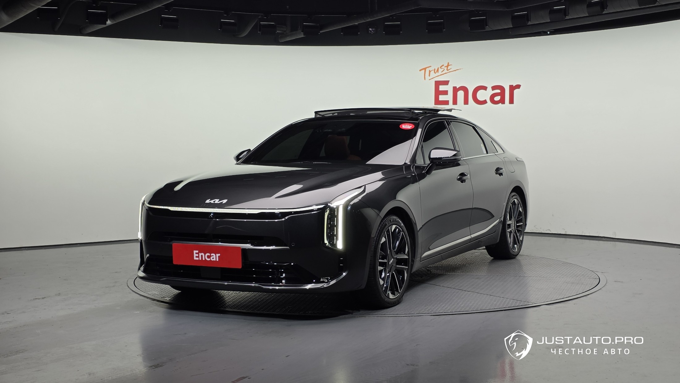 Автомобиль Kia K8