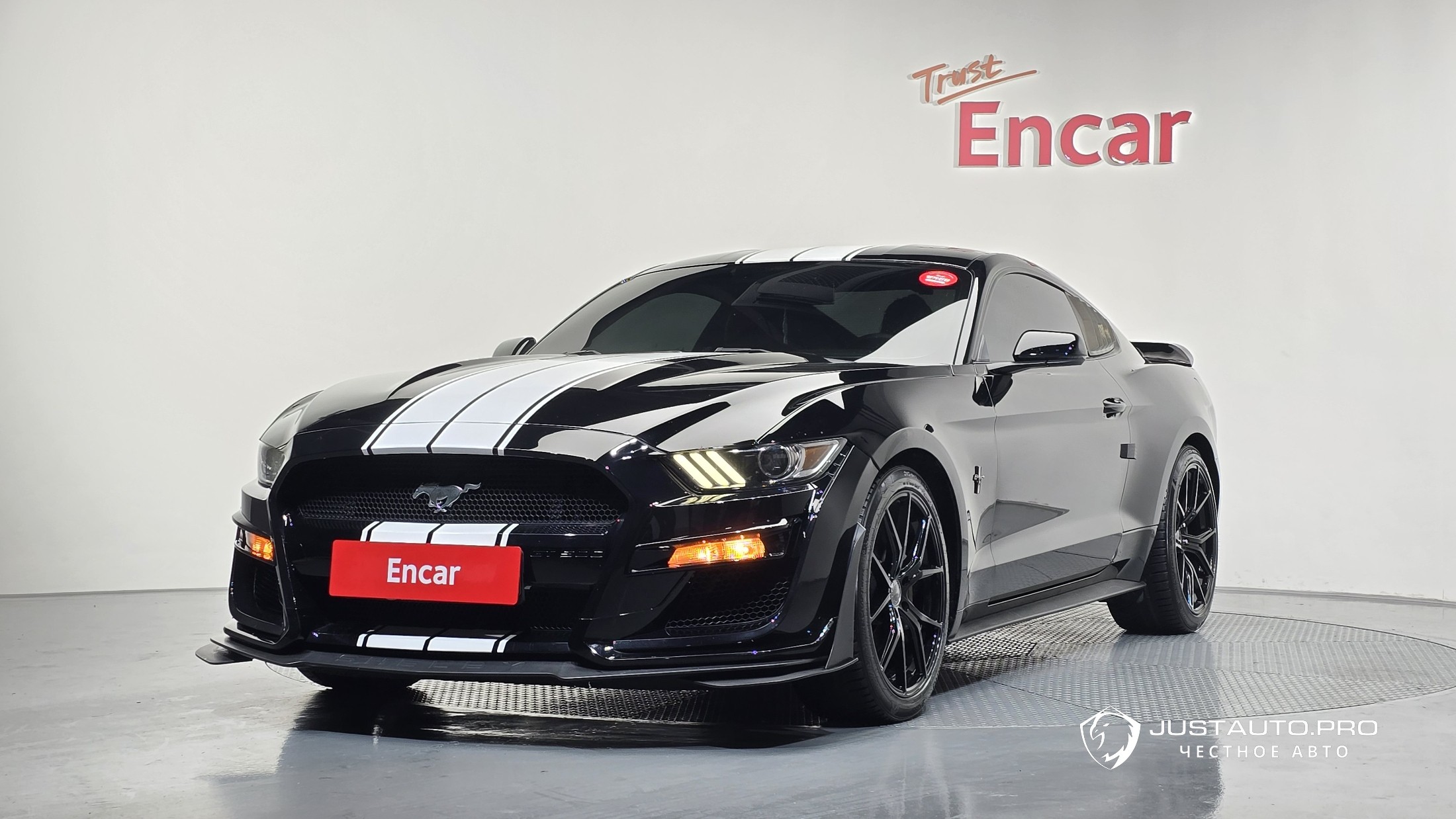 Автомобиль Ford Mustang