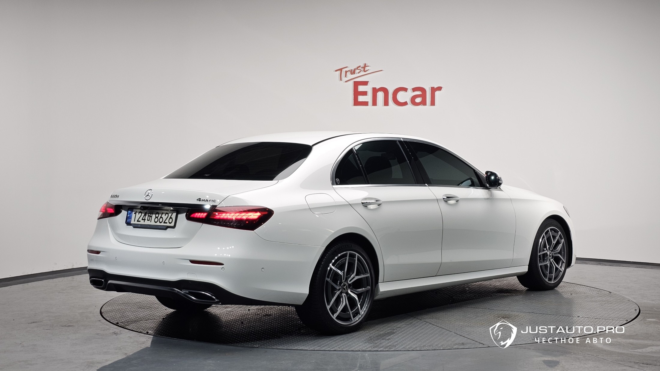 Автомобиль Mercedes-Benz E-Class