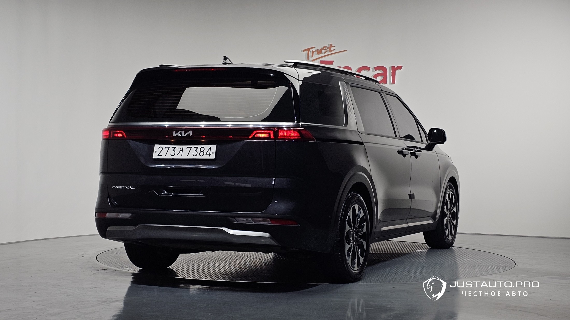 Автомобиль Kia Canival