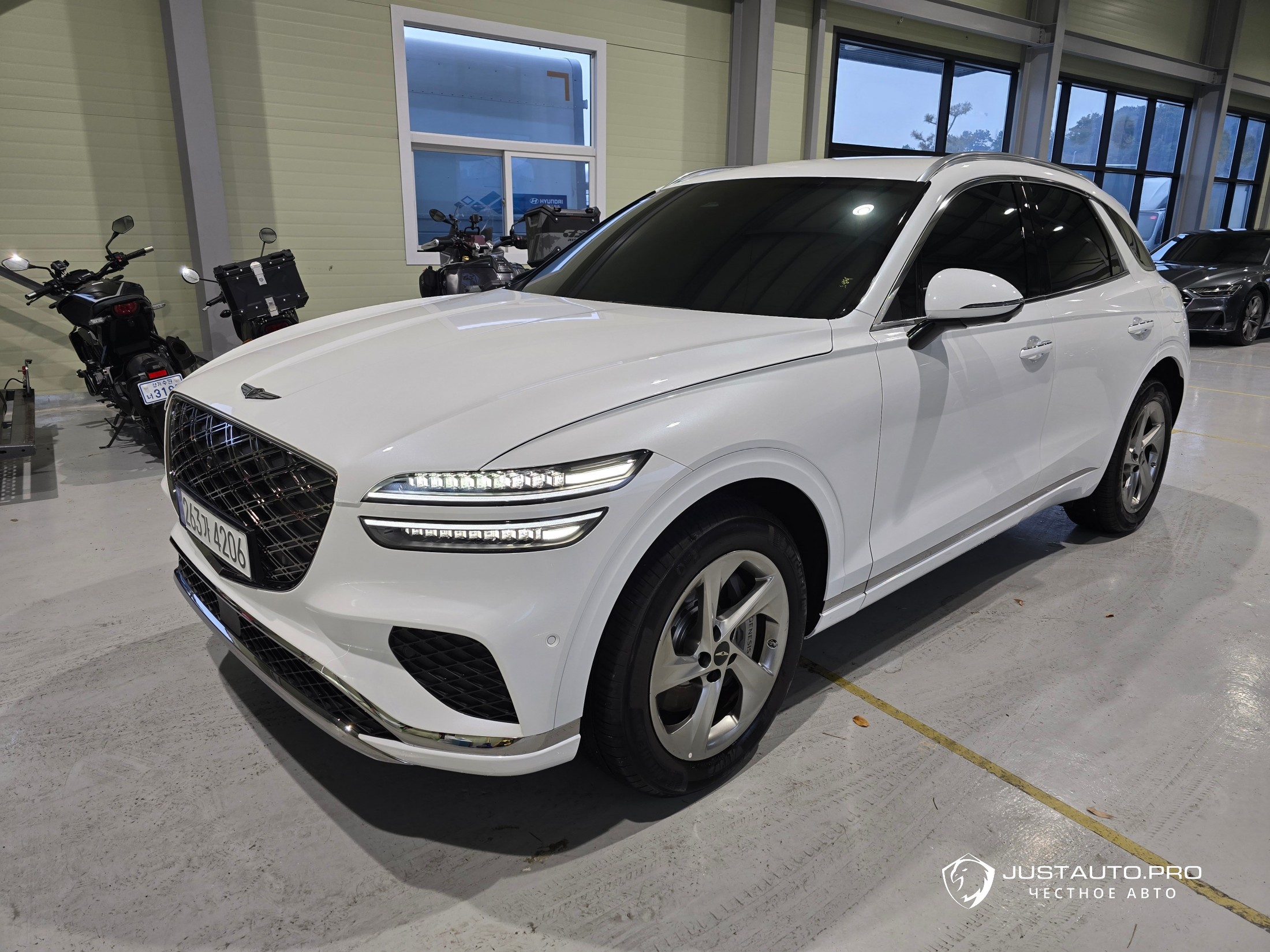 Автомобиль Genesis GV70