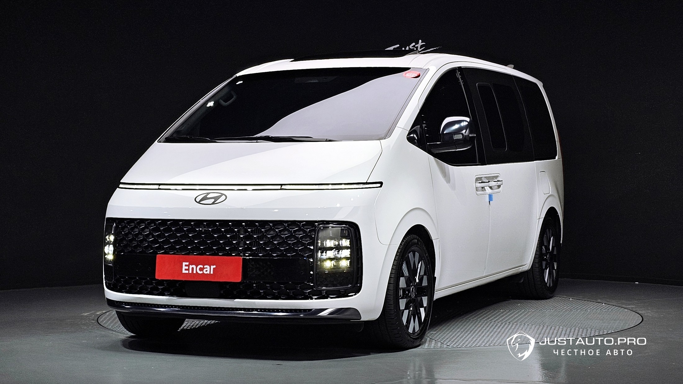 Автомобиль Hyundai Staria