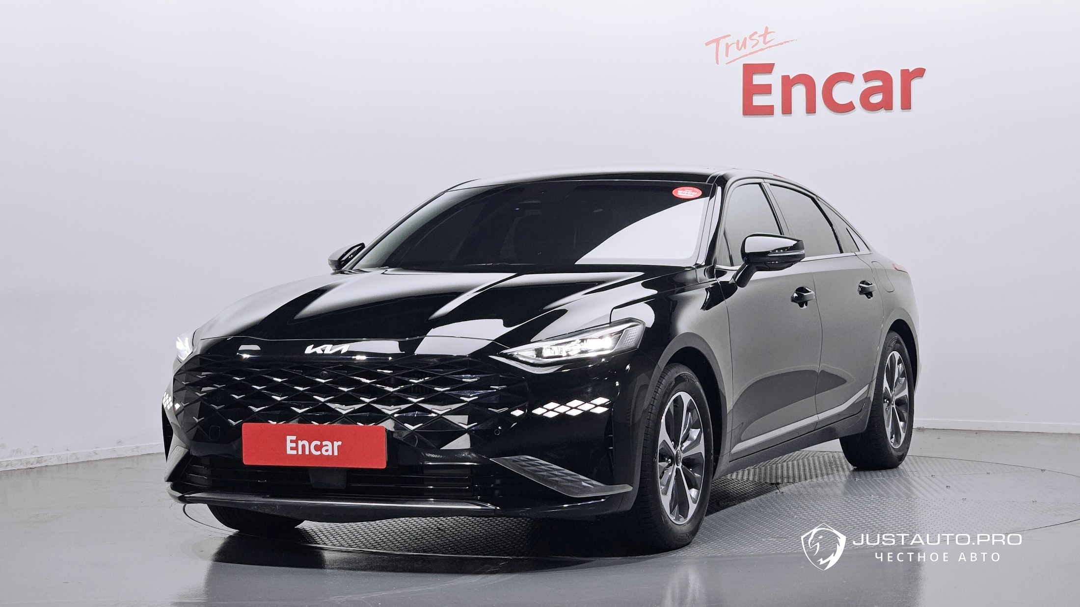 Автомобиль Kia K8