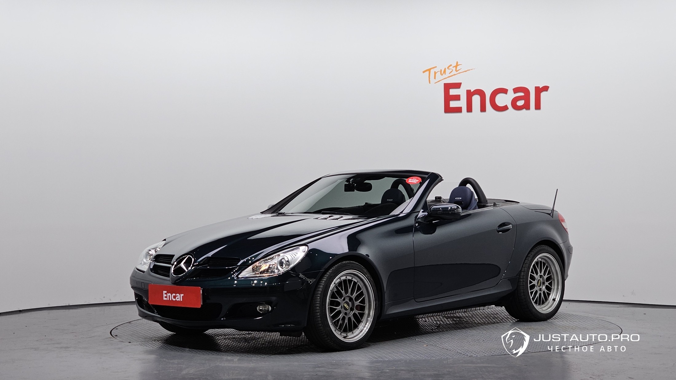 Автомобиль Mercedes-Benz SLK-Class