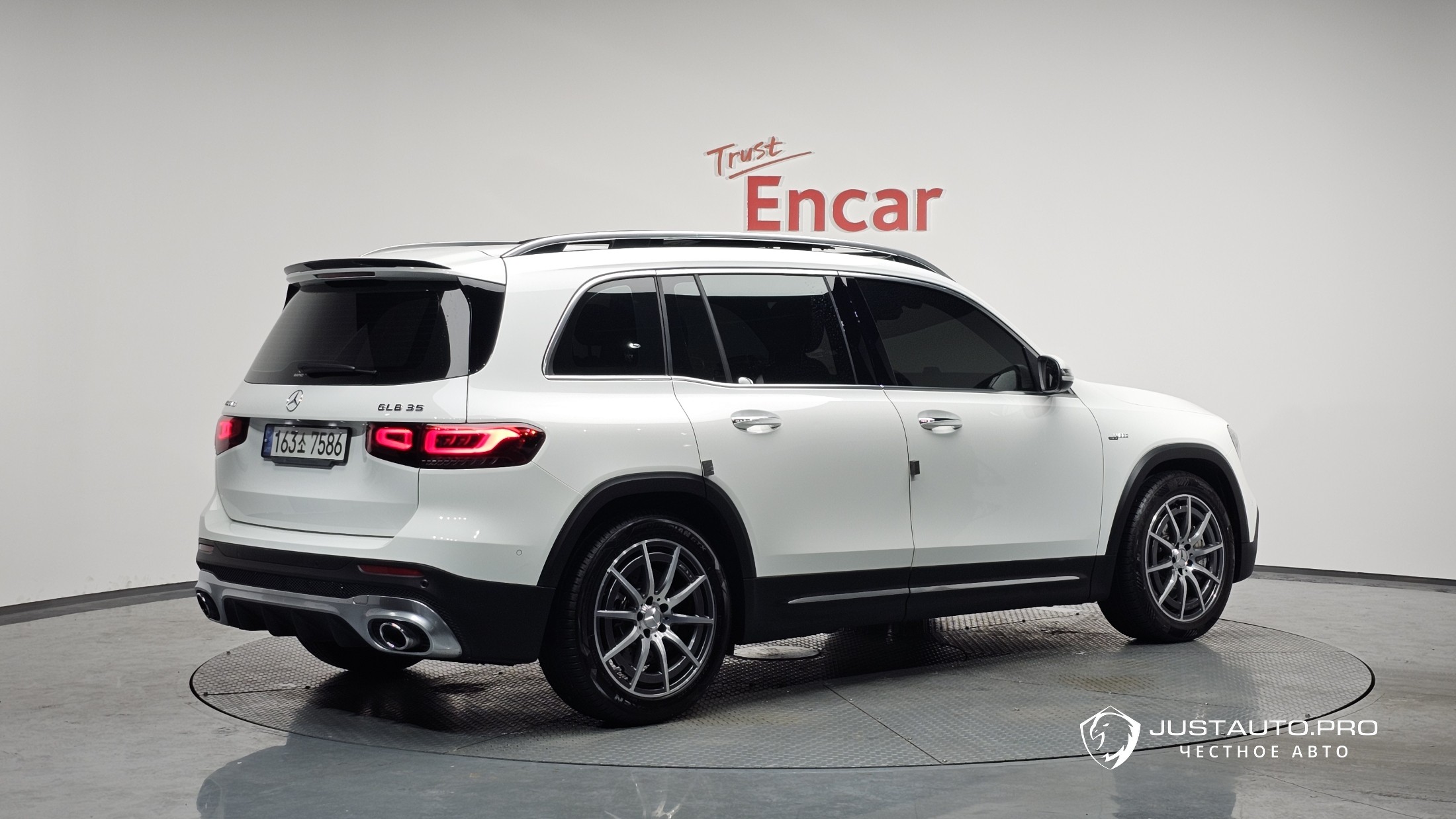 Автомобиль Mercedes-Benz GLB-Class