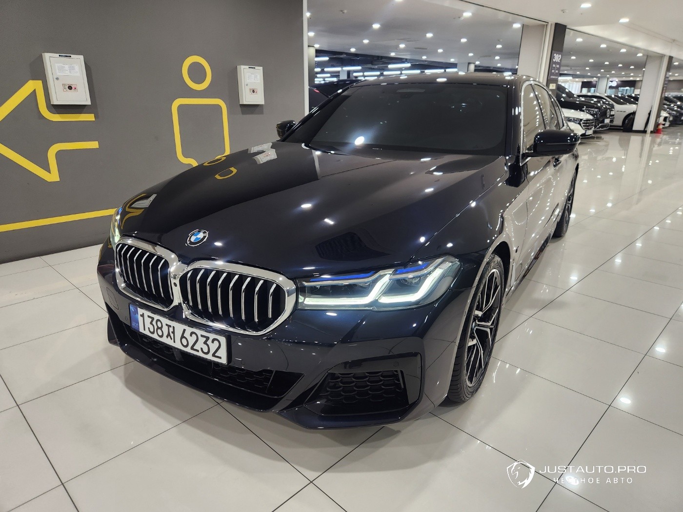 Автомобиль BMW 5-Series