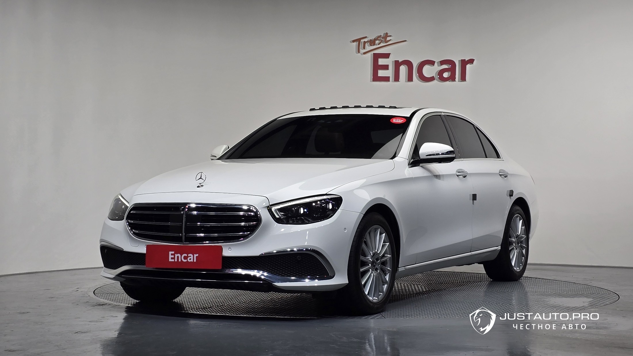 Автомобиль Mercedes-Benz E-Class