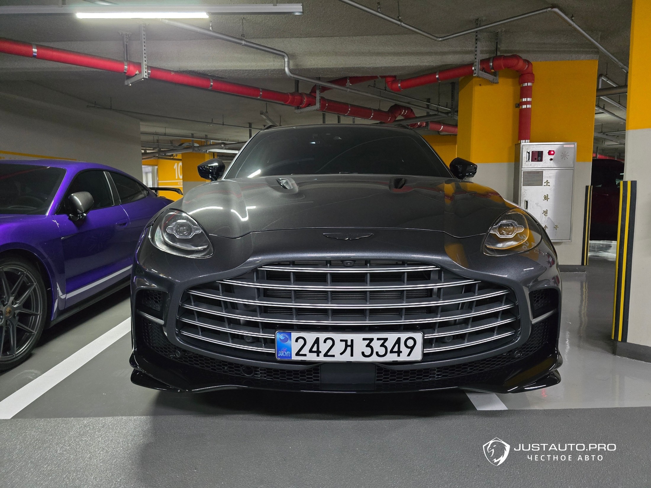 Автомобиль Astonmartin DBX