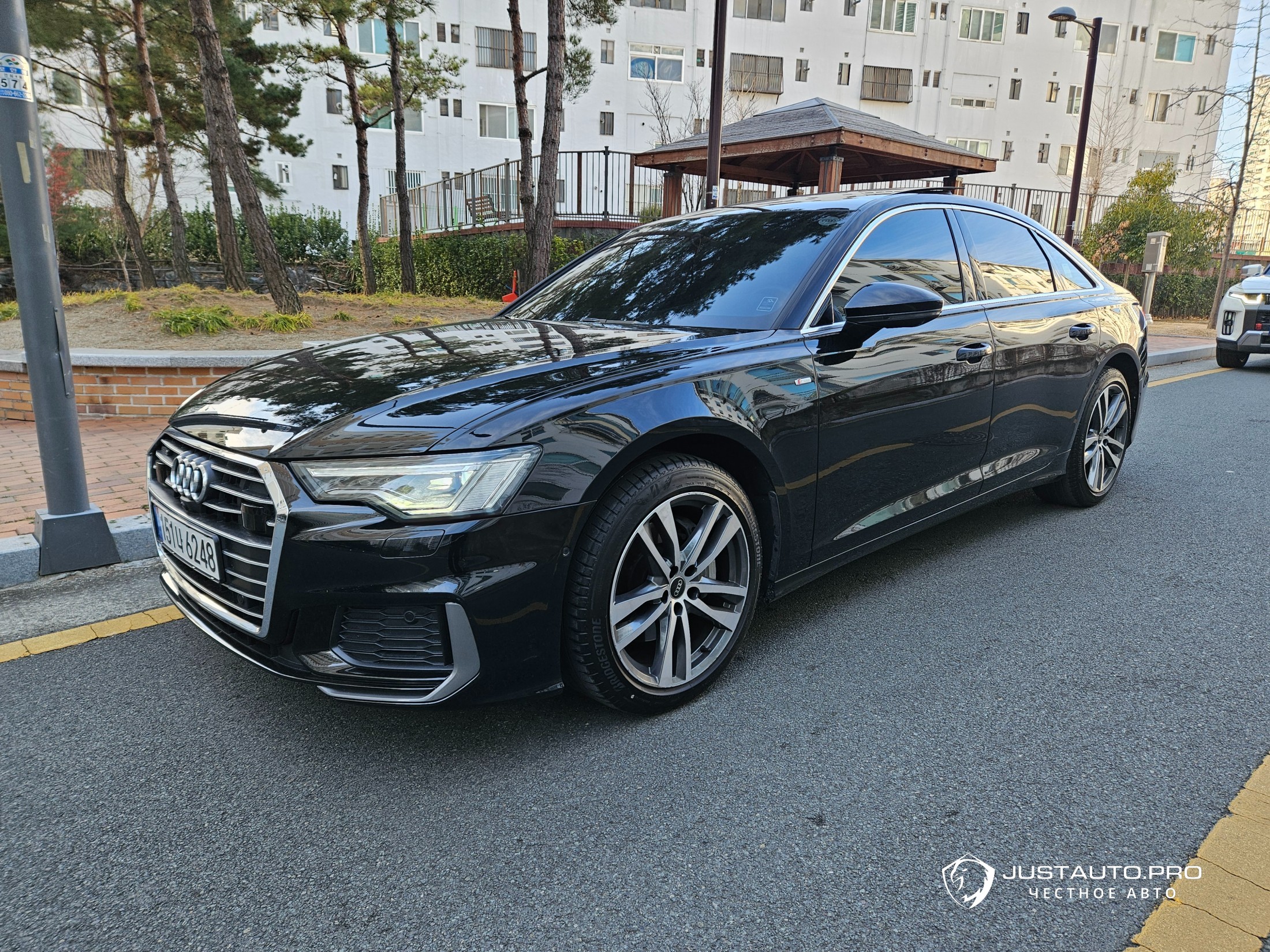 Автомобиль Audi A6