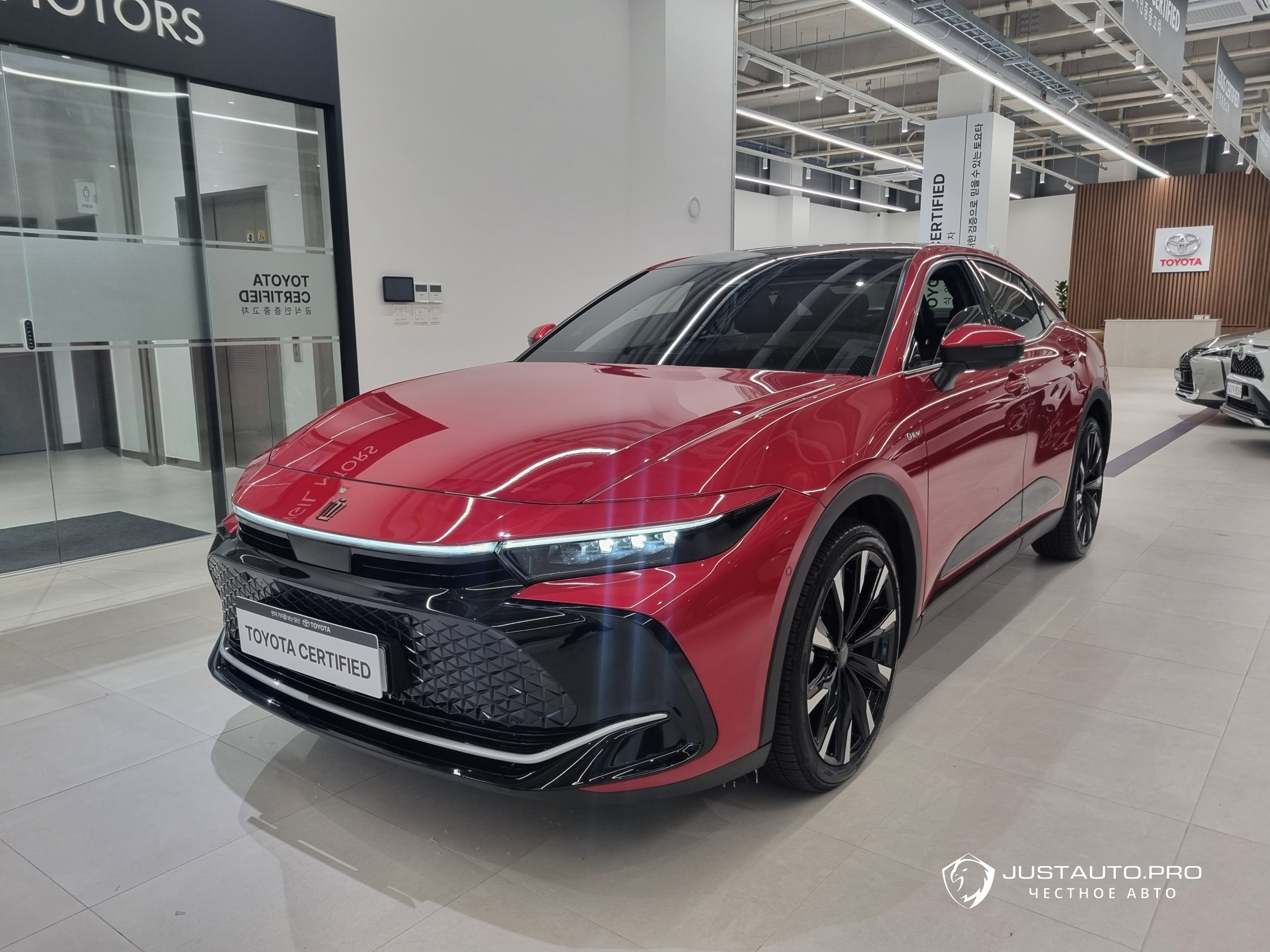 Автомобиль Toyota Crown