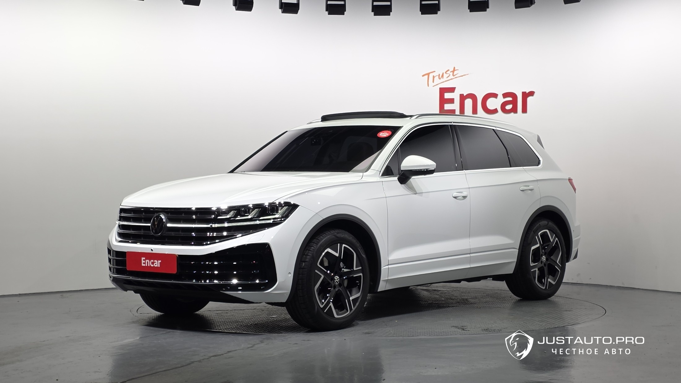 Автомобиль Volkswagen Touareg