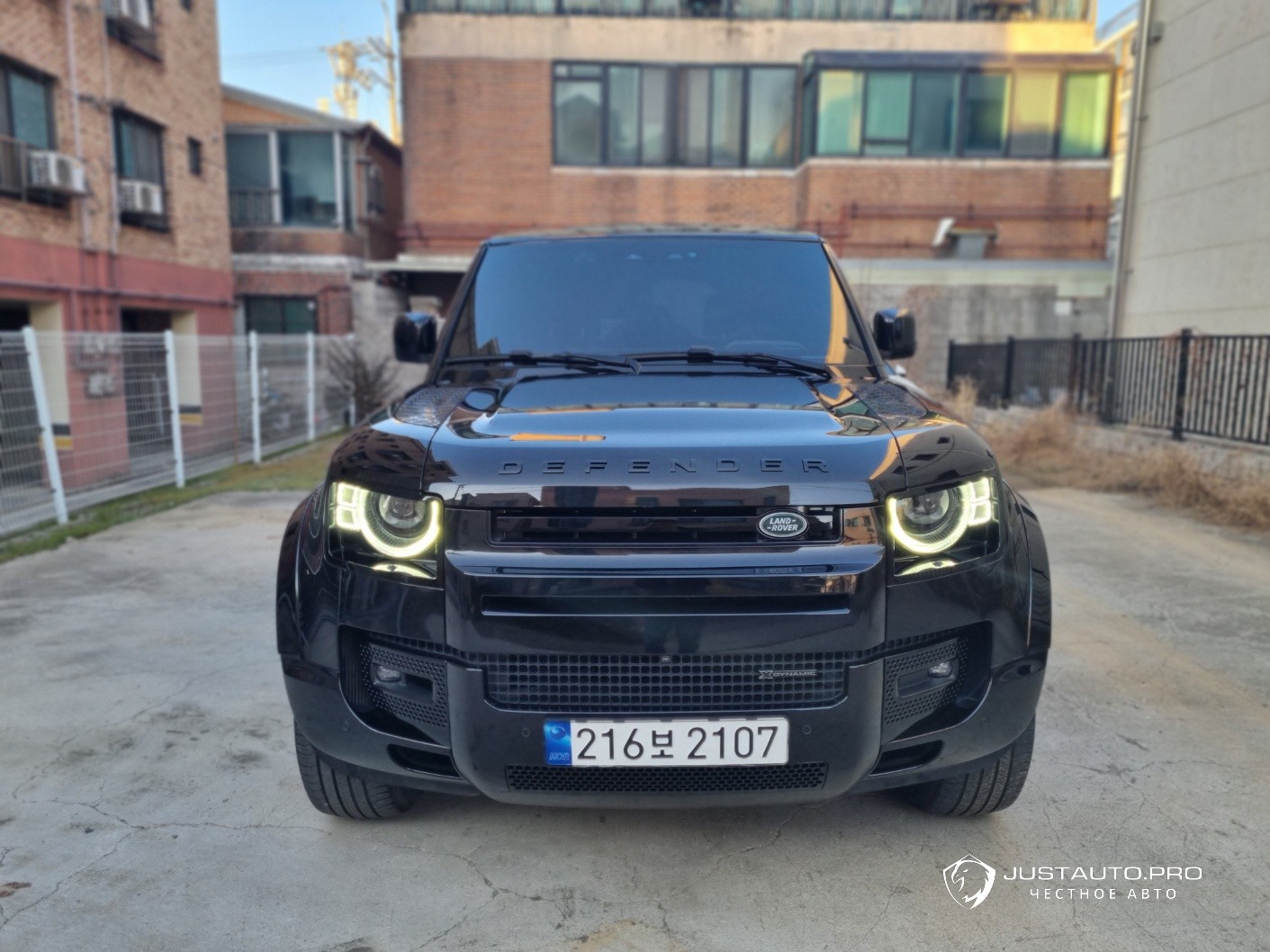Автомобиль Land Rover Defender