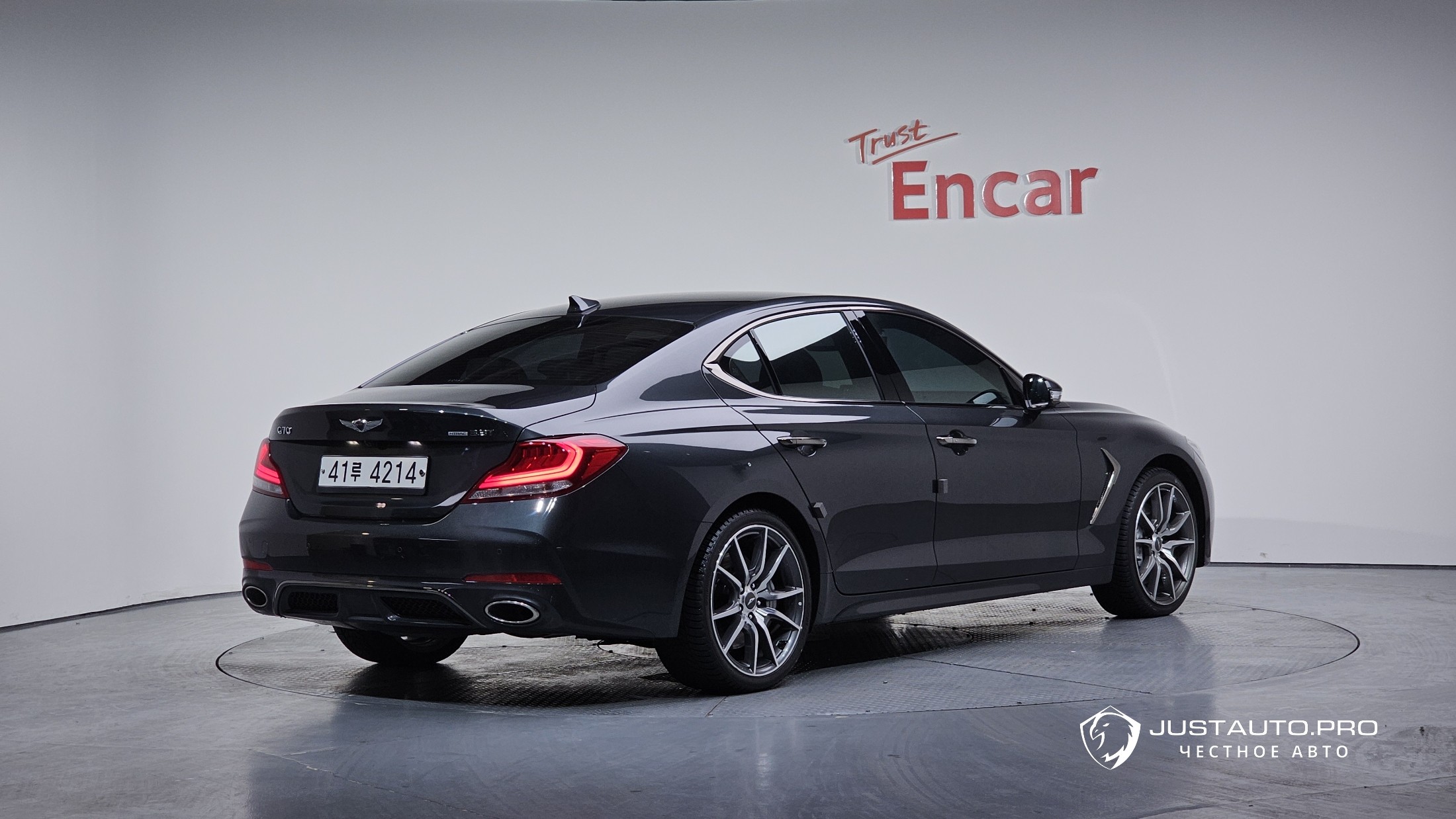 Автомобиль Genesis G70