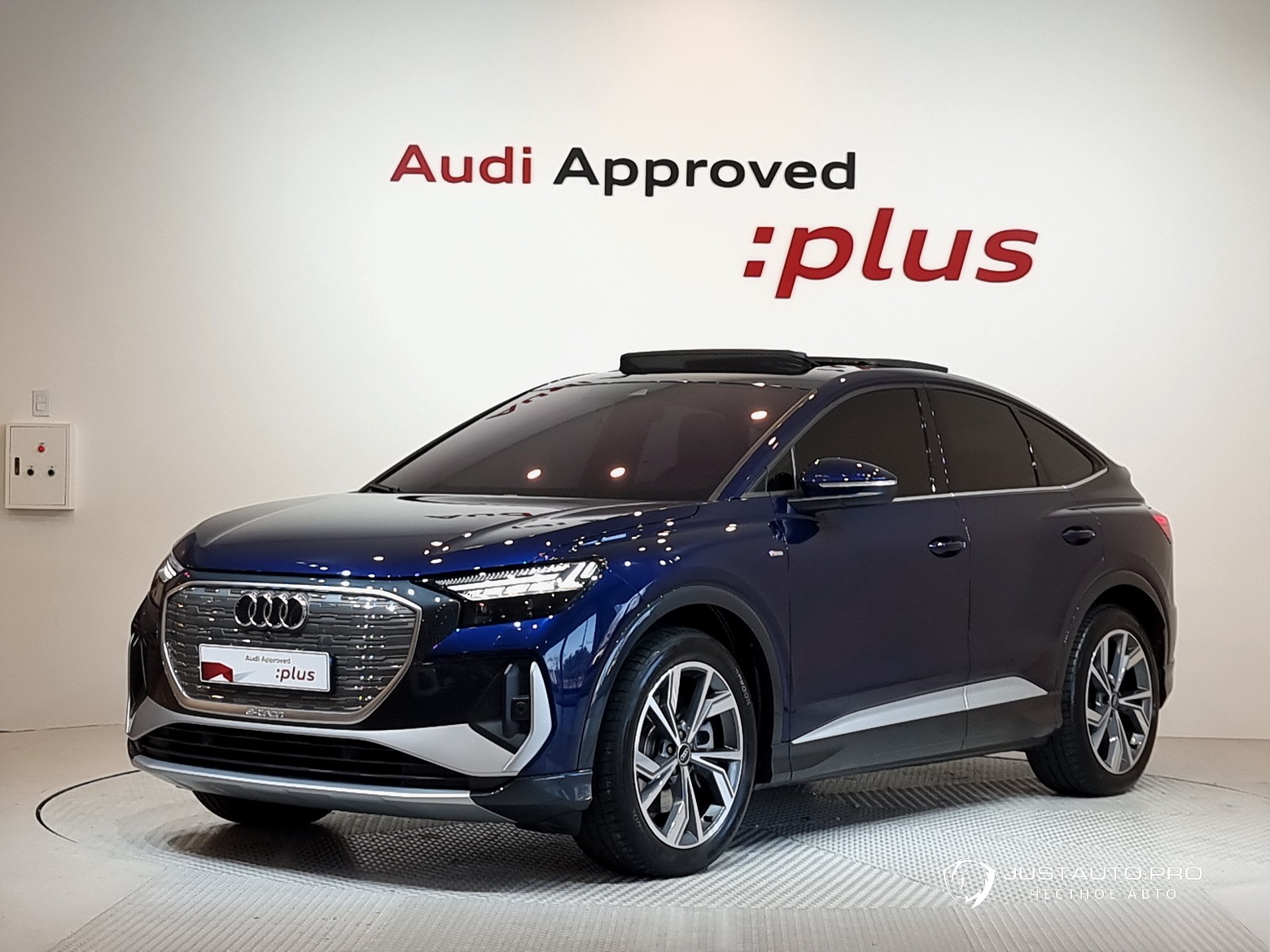 Автомобиль Audi Q4 e-tron