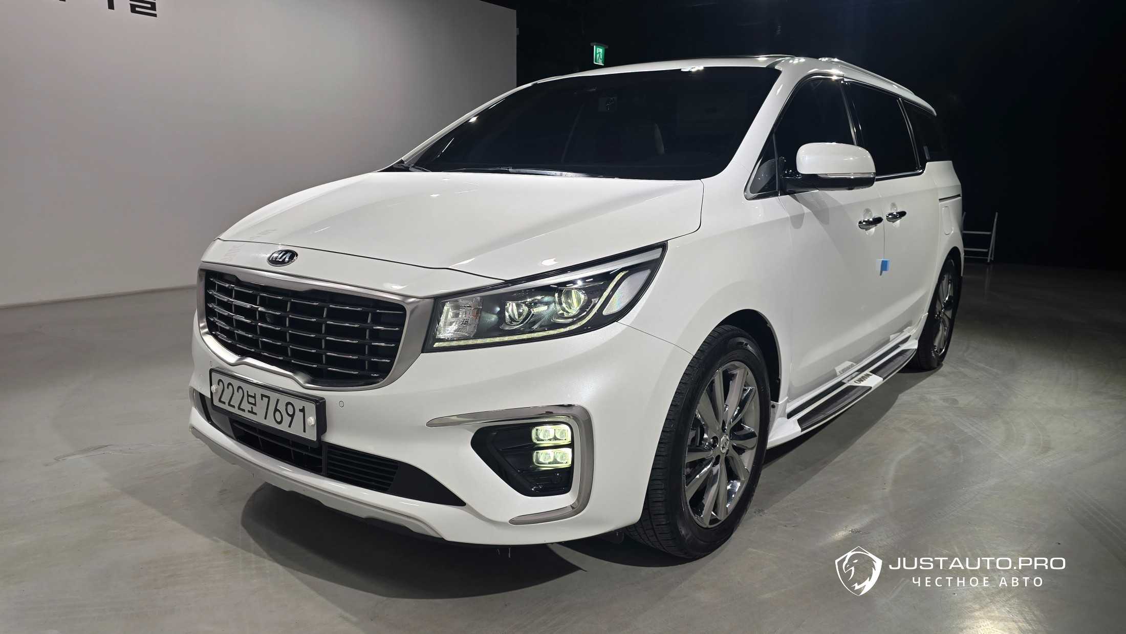 Автомобиль Kia Canival