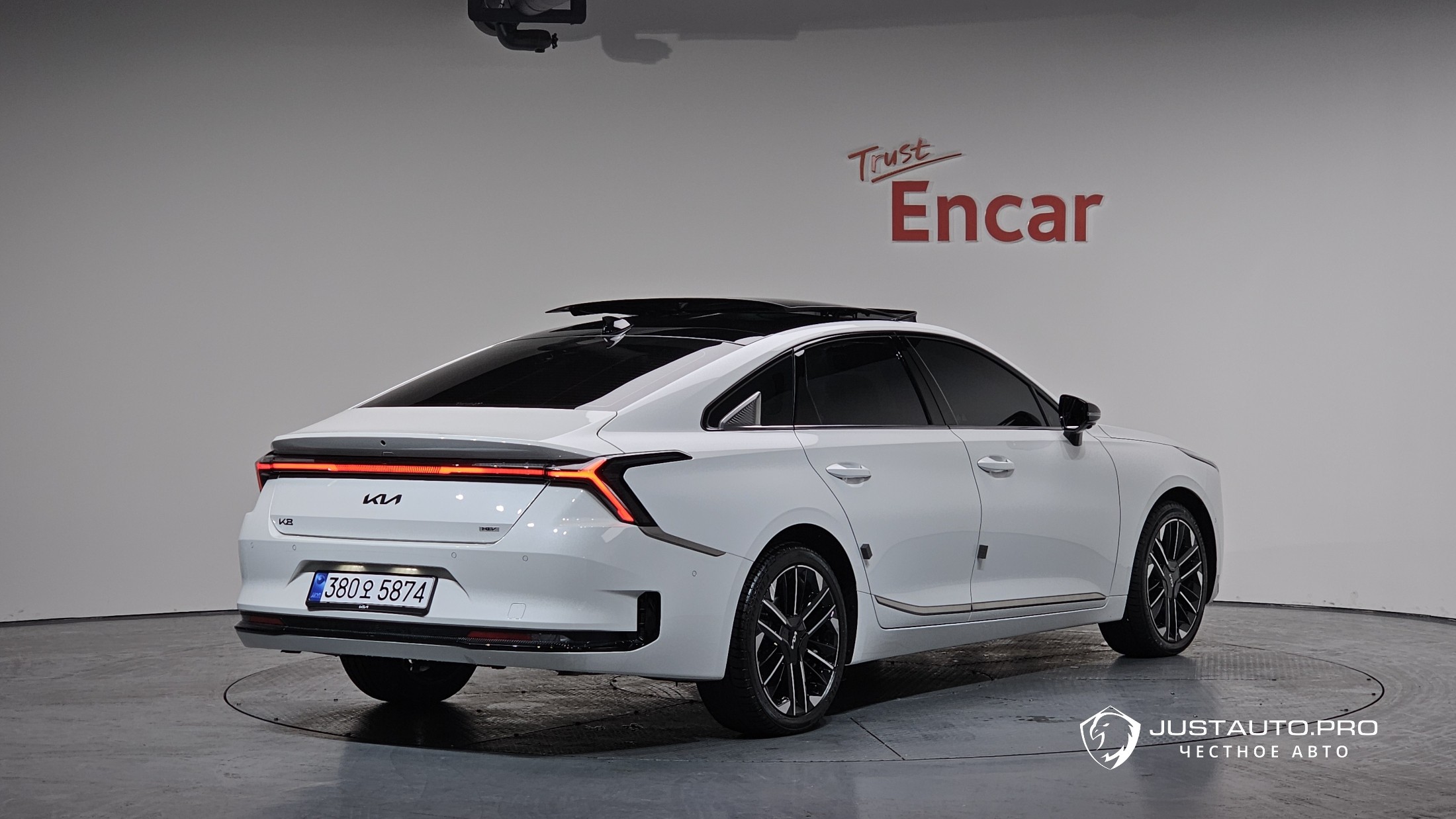 Автомобиль Kia K8