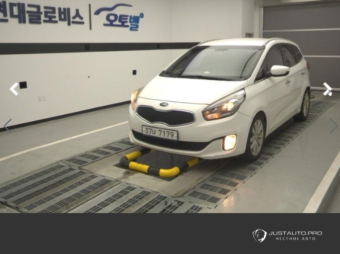 Автомобиль Kia Carens