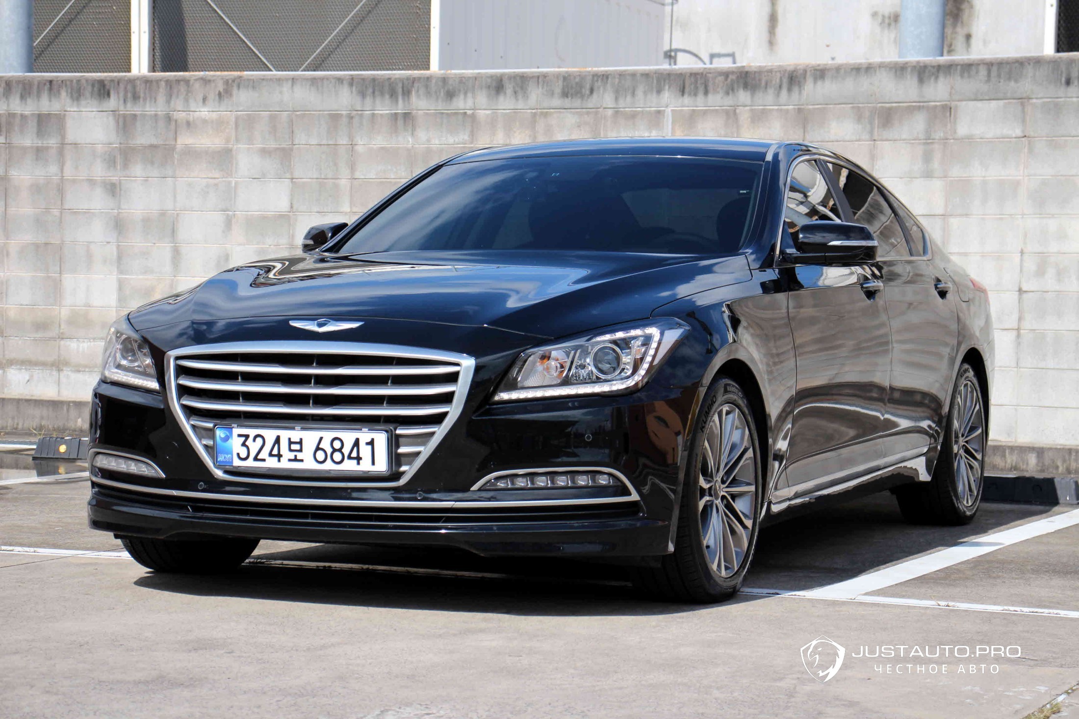 Автомобиль Hyundai Genesis