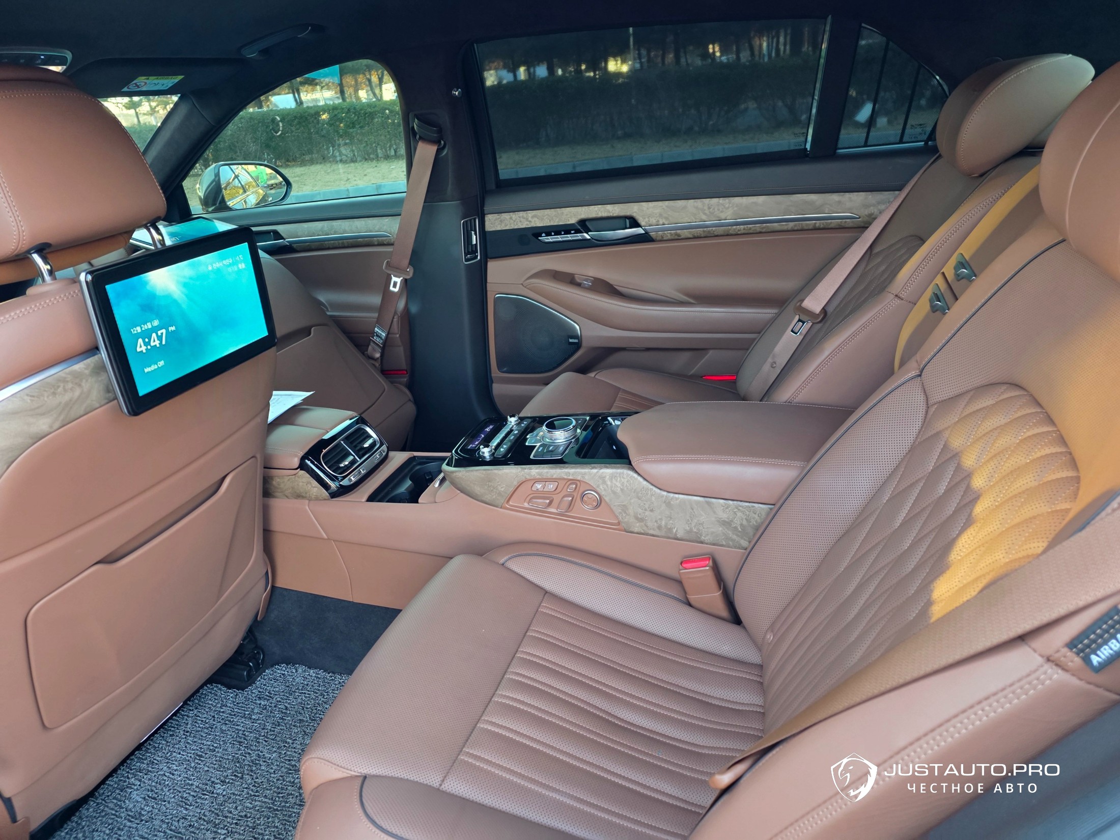 Автомобиль Genesis G90