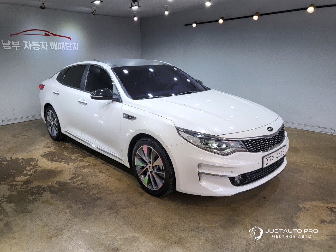 Автомобиль Kia K5