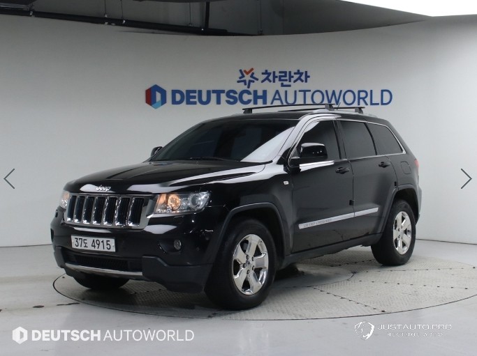Автомобиль Jeep Cherokee